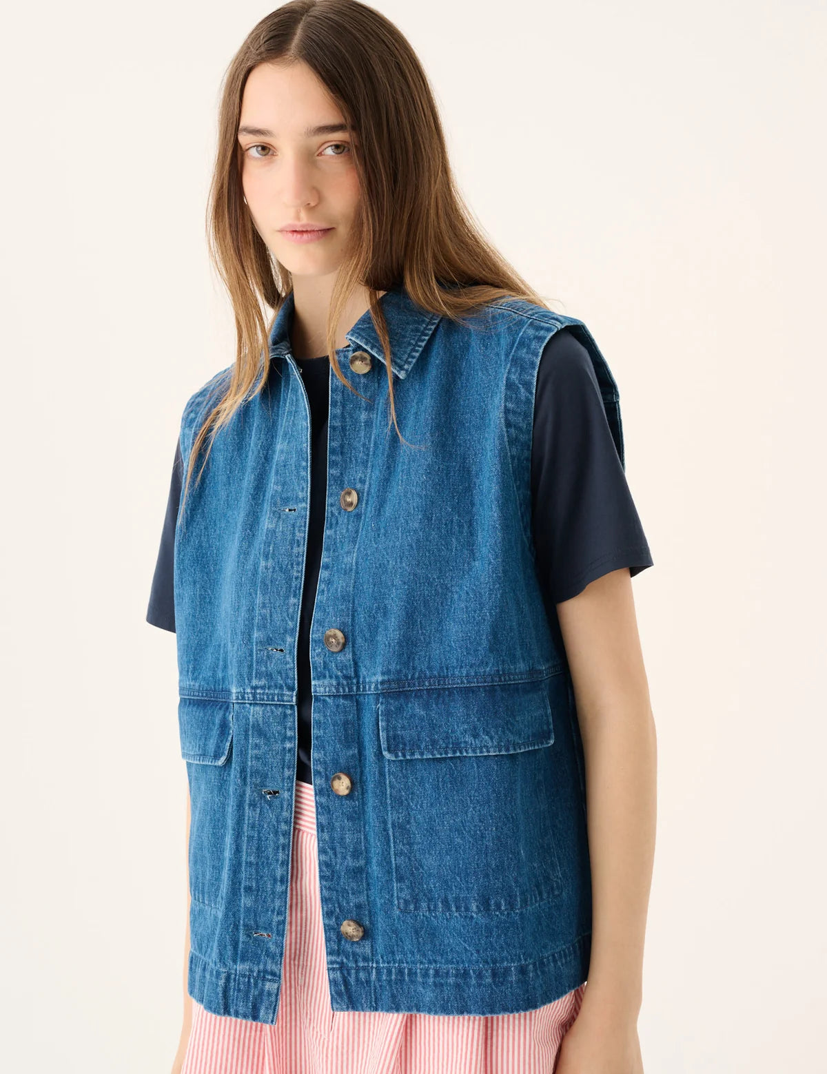 CASSA_HEAVY_DENIM-Vest-25-3_411_0284-WASHED_INDIGO_1200x_e24371bf-094f-49e2-8639-a40af210435d.webp