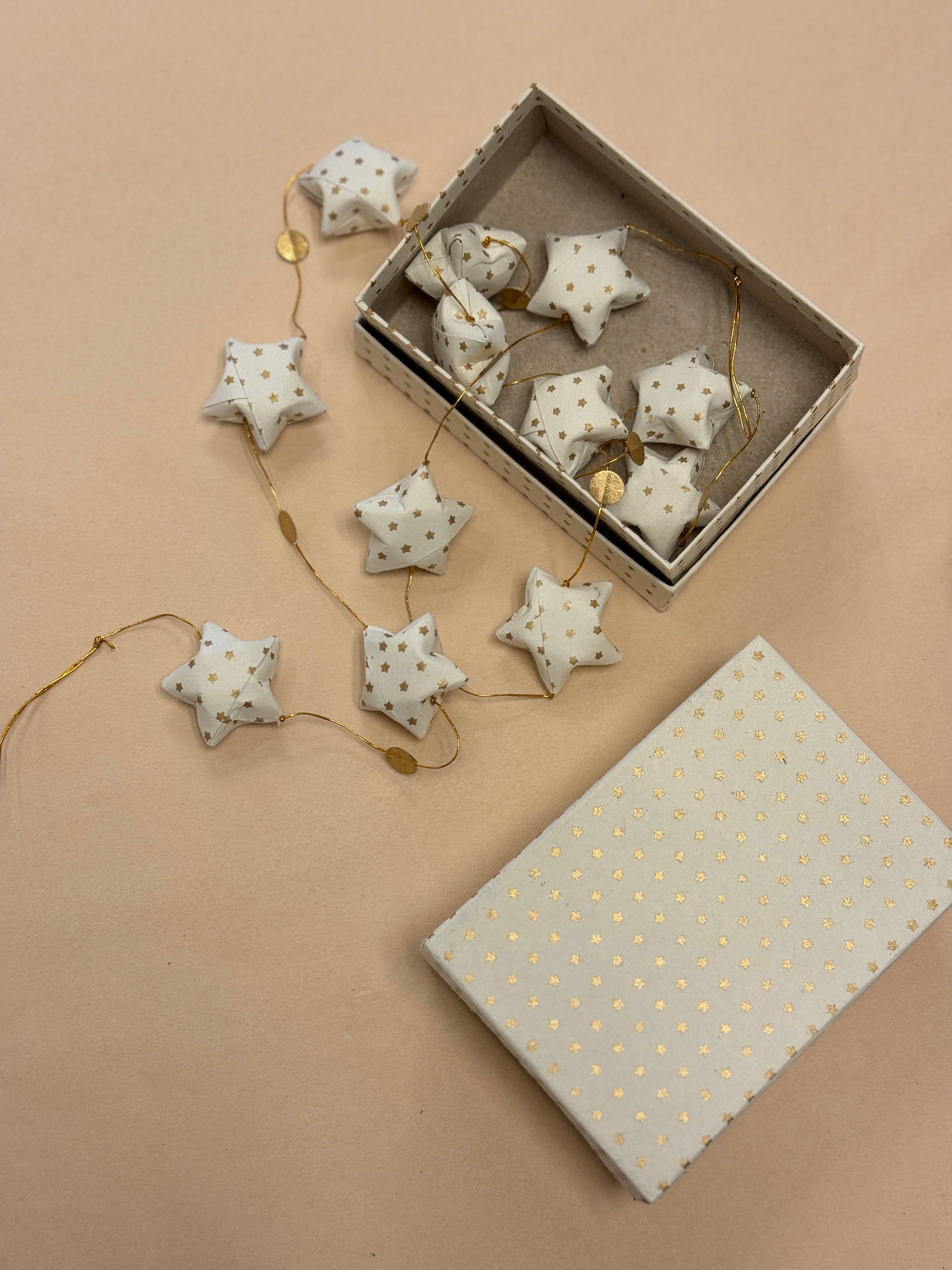 Guirlande med stjerner i æske