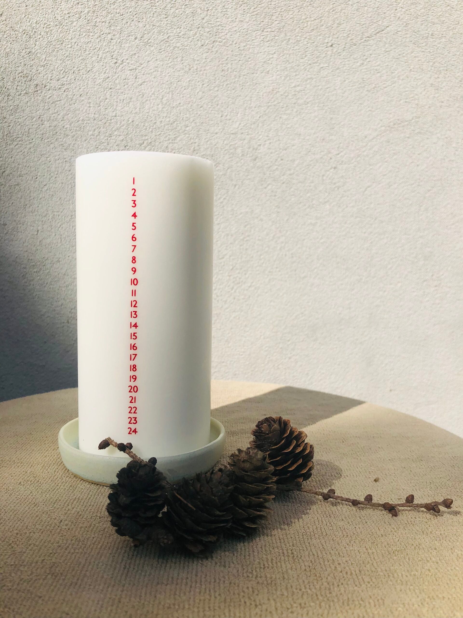 Kalenderlys bloklys Ø7 cm - røde tal