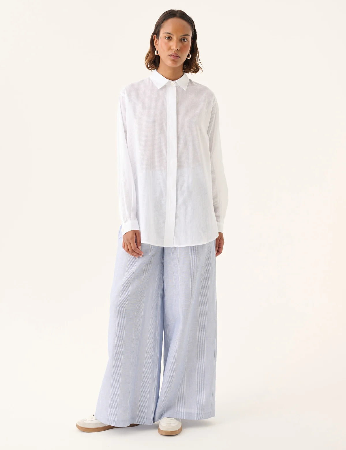 PANDORA_LIGHT_LINEN_STRIPE-Pants-25-3_422_0289-BLUE_DUAL_STRIPE_1199x1800_dde23196-244b-466a-bc54-f256fc6db887.webp
