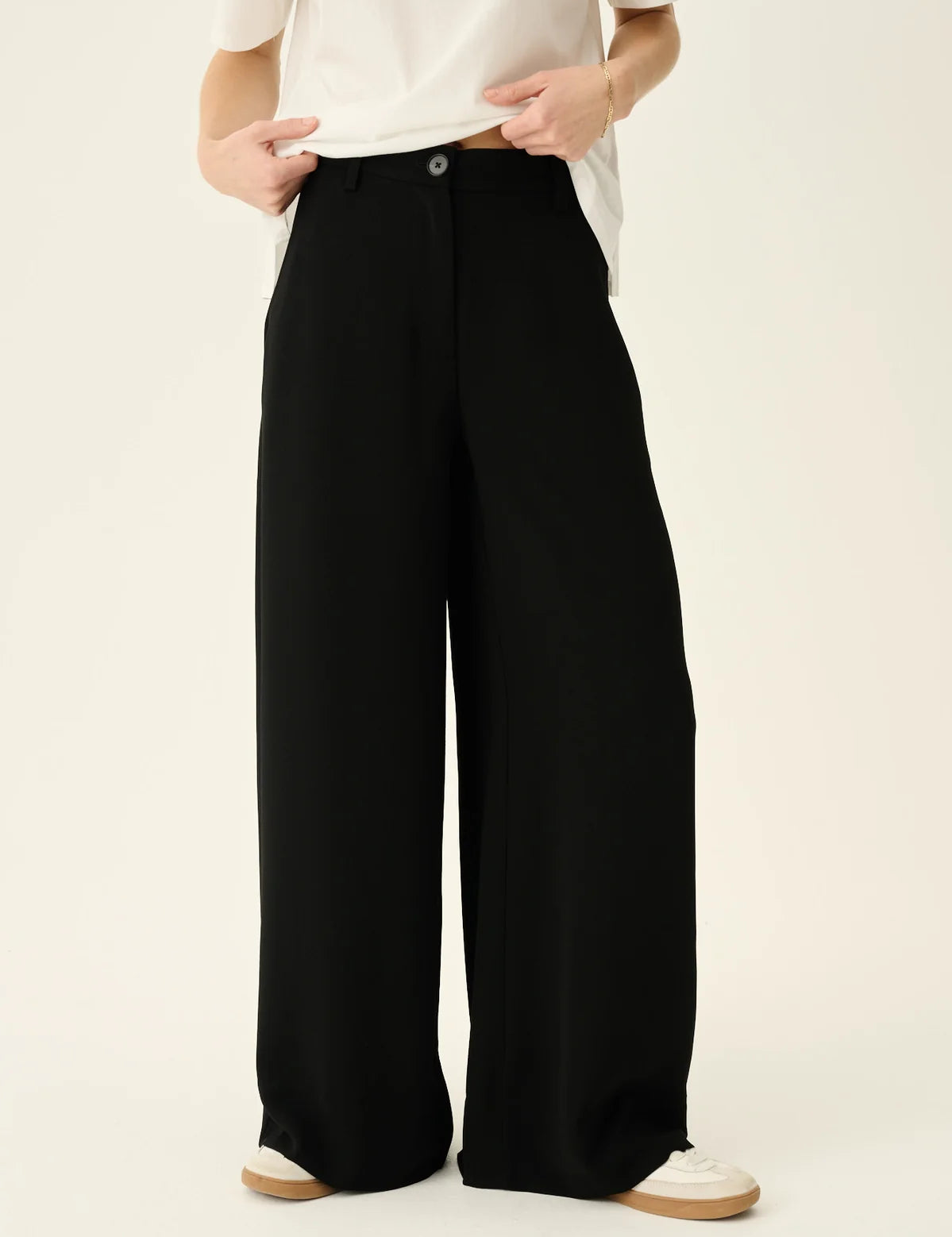 PAPINA_RECYCLED_HEAVY_CREPE-PANTS-25-2_343_0018-BLACK-1_1199x1800_457e5b62-f7d1-4f9c-a5a3-3d59b82cf369.webp