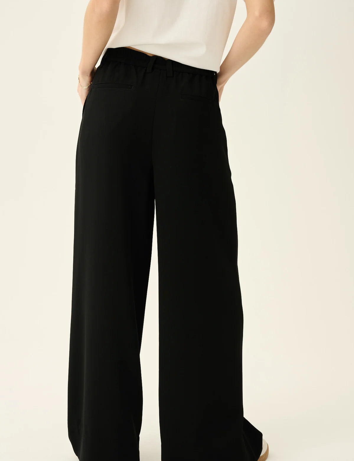 PAPINA_RECYCLED_HEAVY_CREPE-PANTS-25-2_343_0018-BLACK-2_1199x1800_2eb46835-4212-41f8-9b46-81d0308d18c6.webp
