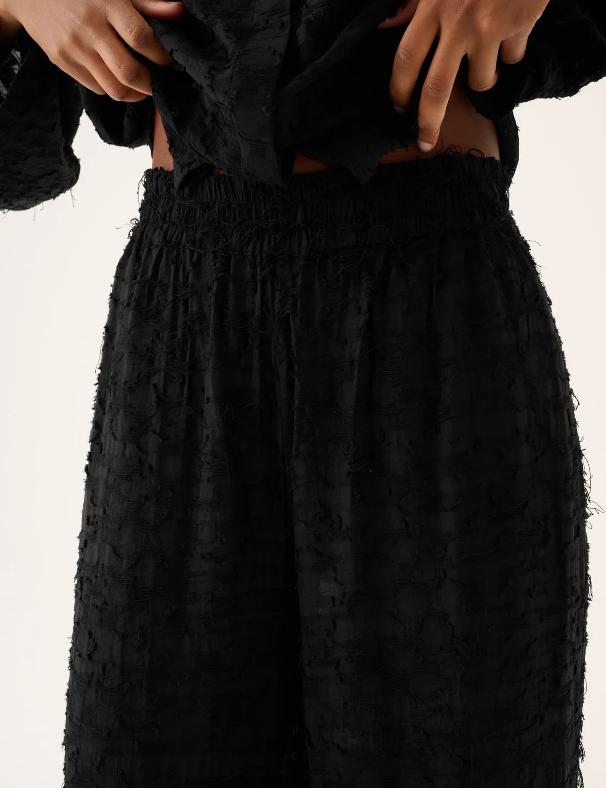 PRISILA_TEXTURED_TENCEL-Pants-25-3_431_0295-BLACK-2_1199x1800_29d5db0e-aac2-44ed-82da-87232732b596.webp
