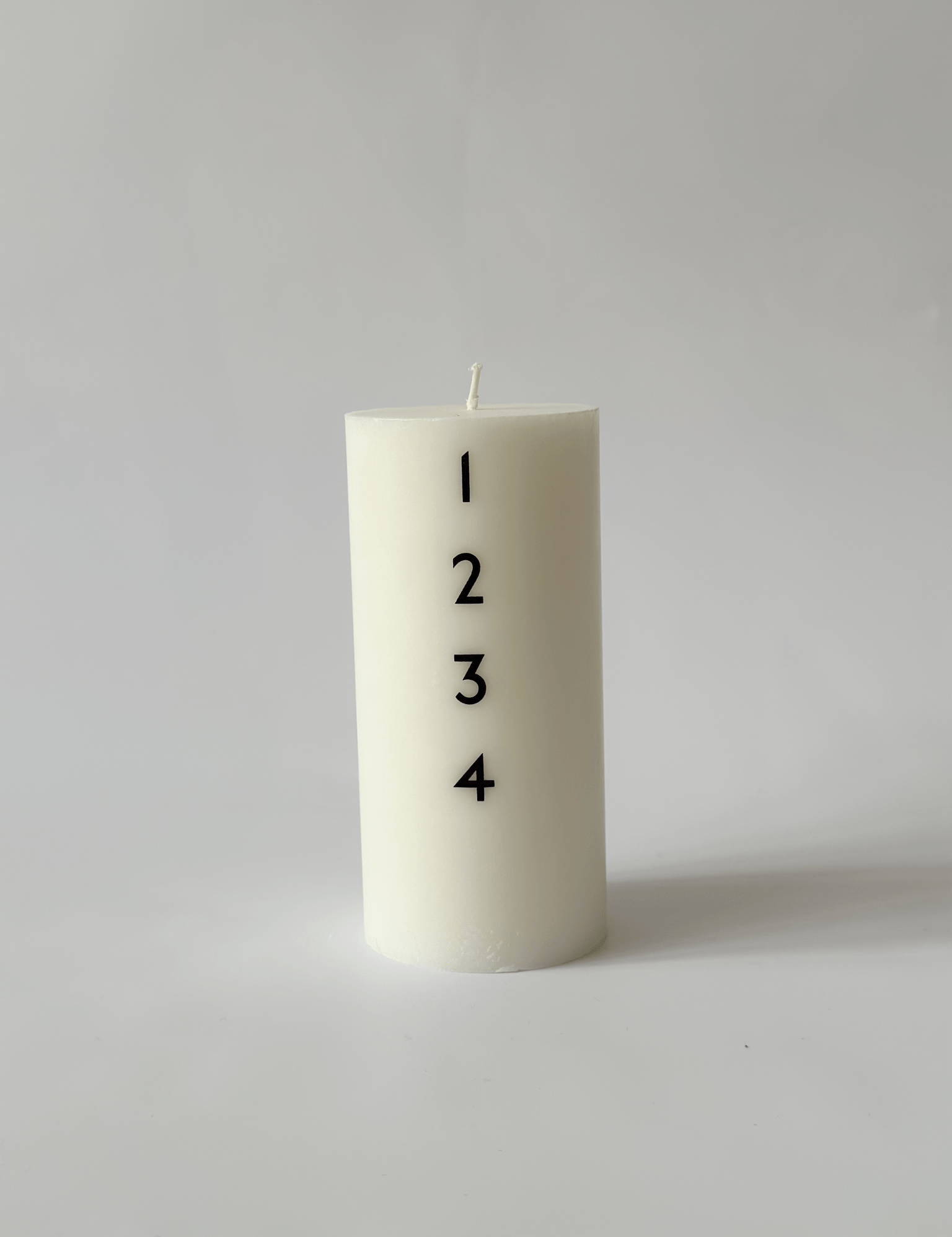 Adventslys bloklys - sorte tal - Åbenlys - Butik Verk, en livsstilsbutik i hjertet af Dragør