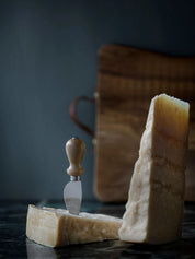 Parmesankniv med oliventræsskaft