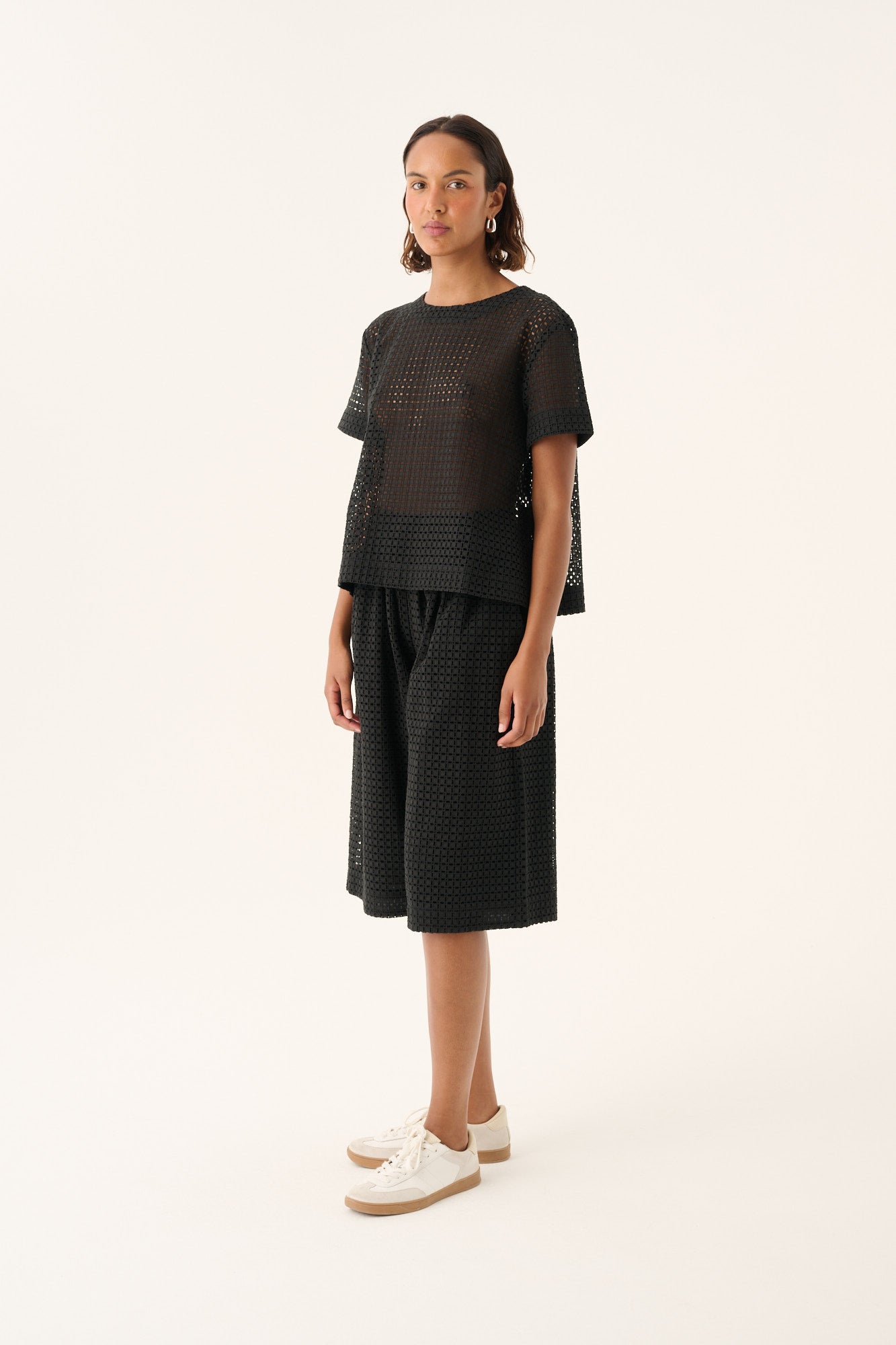 Perley Black broderie anglaise short pant