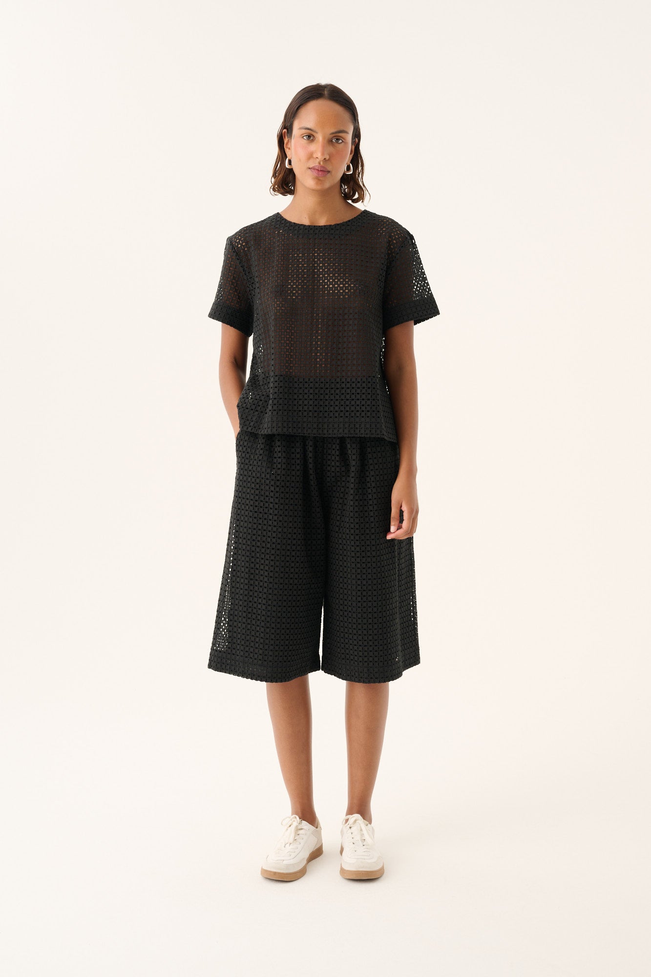 Perley Black broderie anglaise short pant