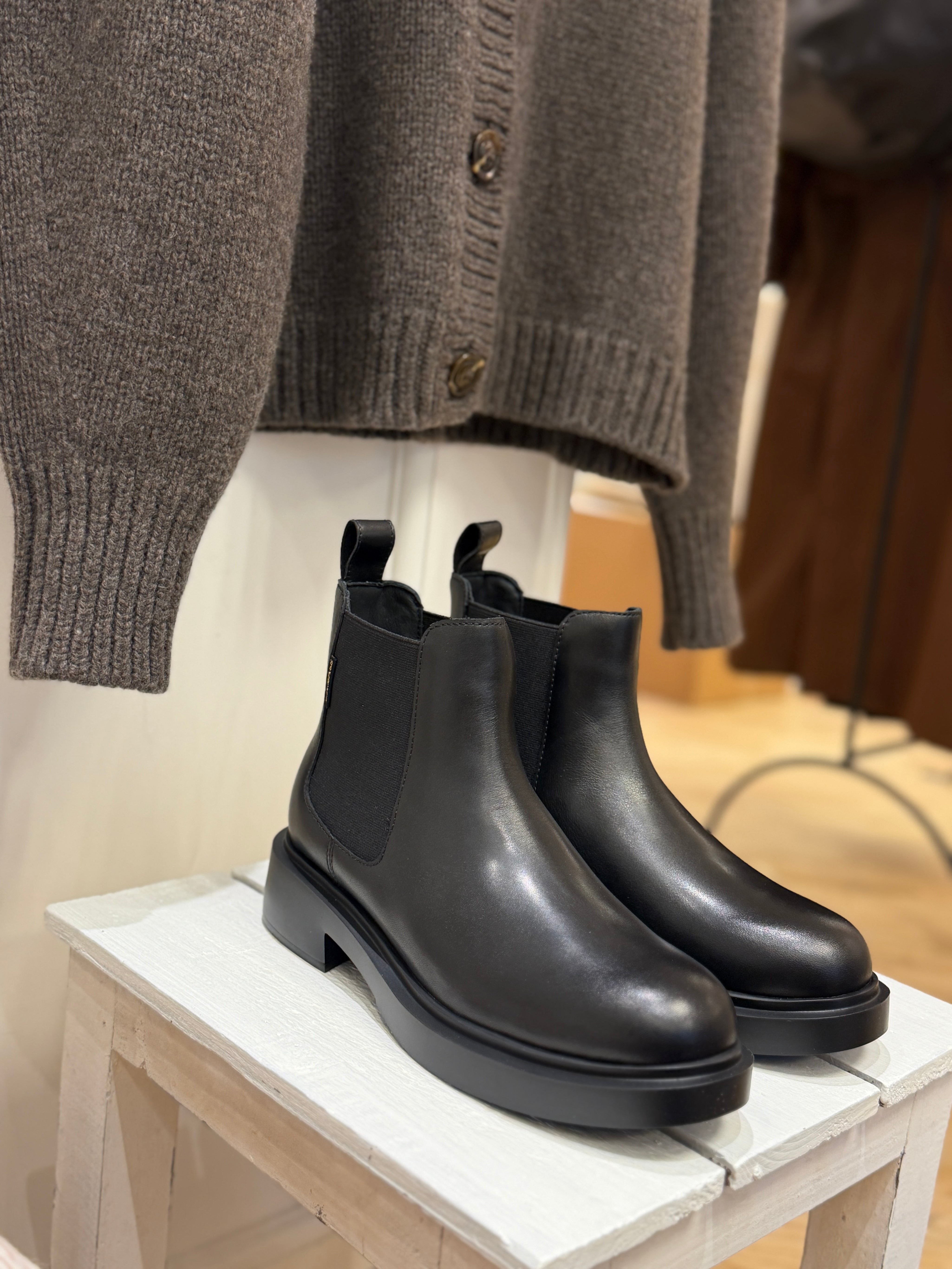 G.H Bass Albany pull on boot - Black