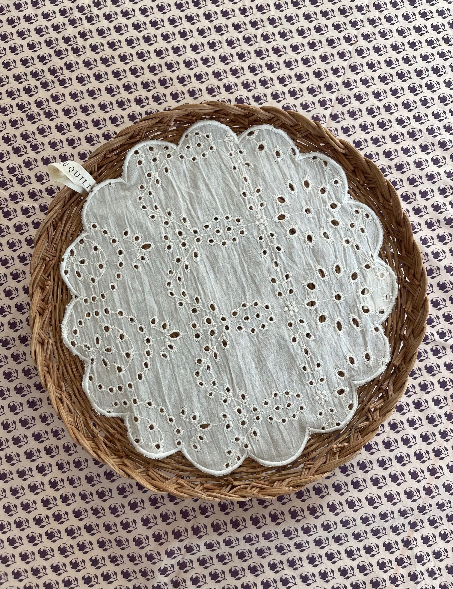 60021_Jou_embroidery_anglaise_basket_napkin_28_cm.jpg