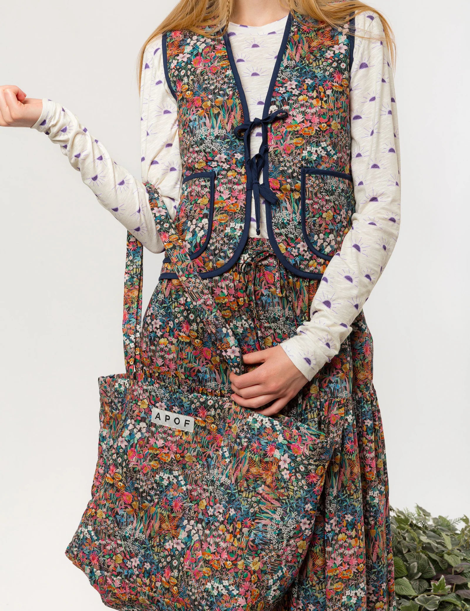 Daisy vendbar vest i liberty - Faria flowers/empress blue