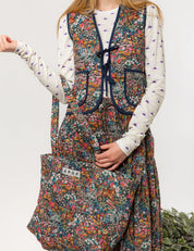 Daisy vendbar vest i liberty - Faria flowers/empress blue