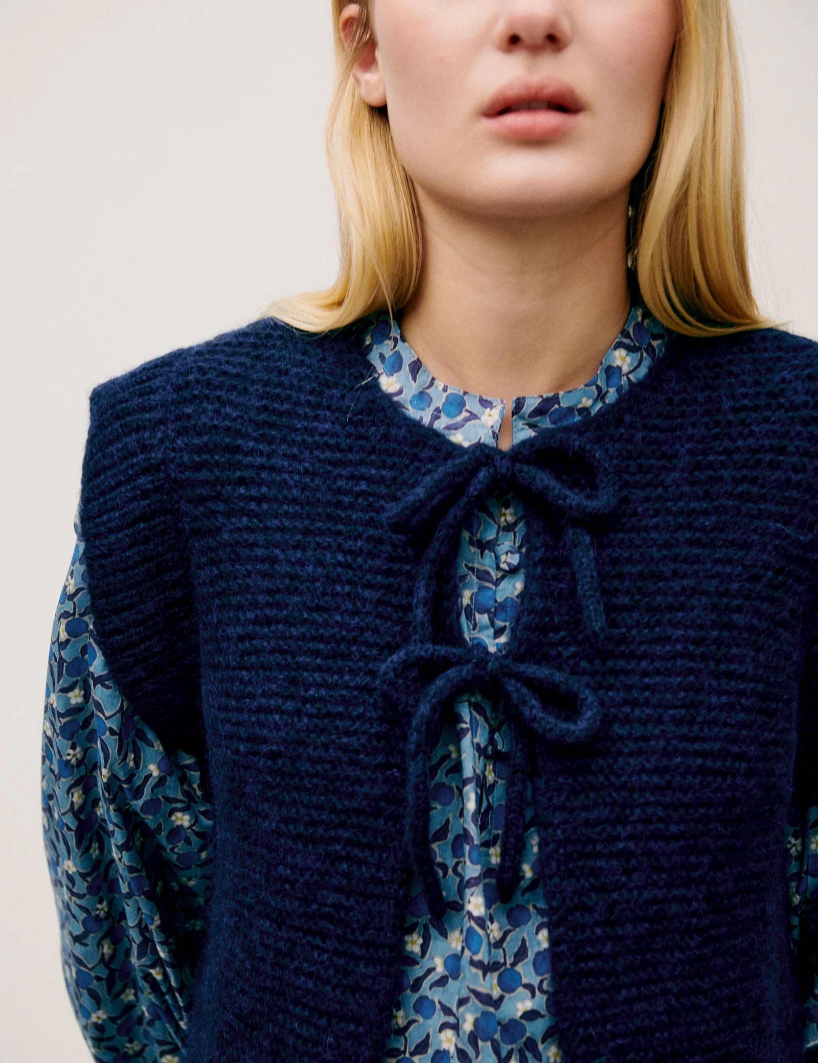 APOF_Gia_Dark_Navy.webp