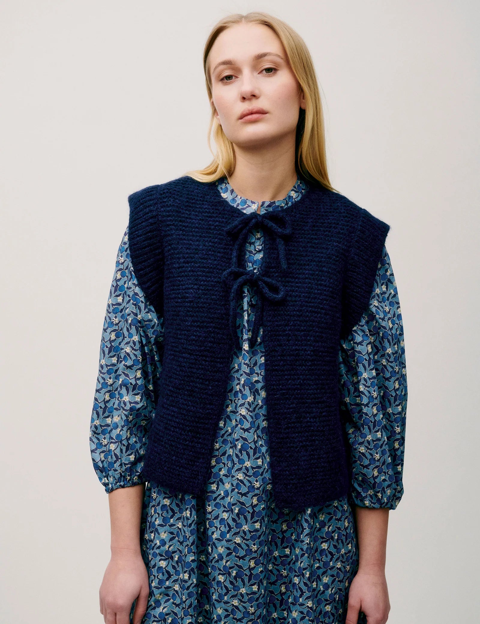 APOF_Maya_Lemon_Grove_Gia_Dark_Navy1.webp