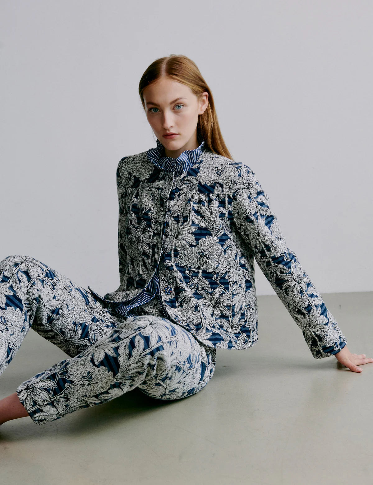 Rose vendbar jakke - blue palm escape