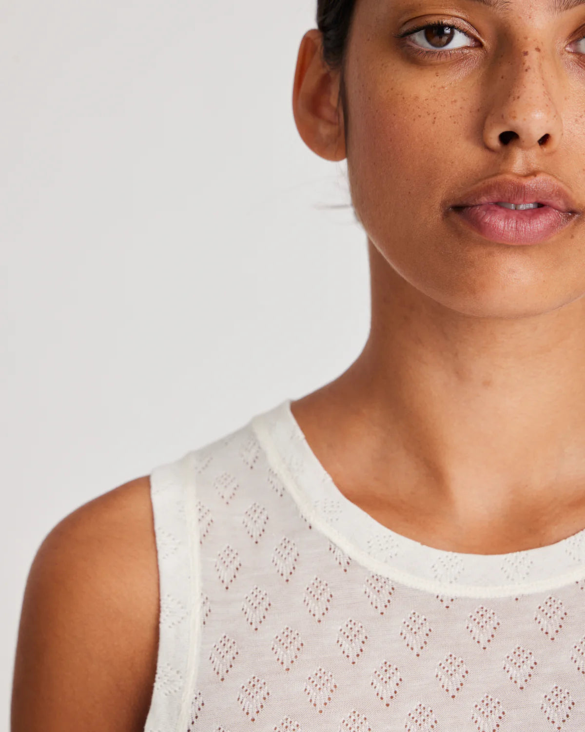 Alberte_S_less_Silk_Top-Top-GL11892-150_Off_White-3.webp