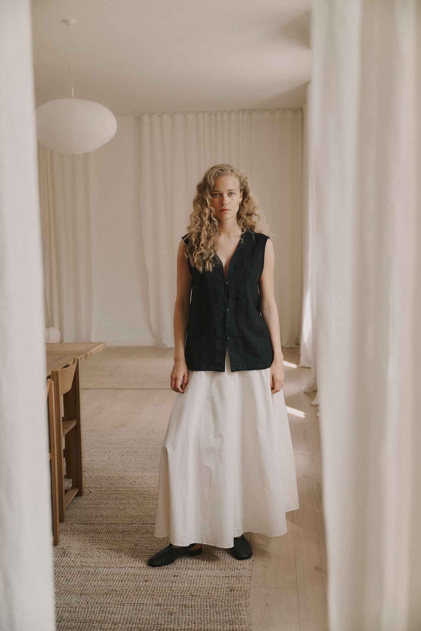 Billie linen vest - black