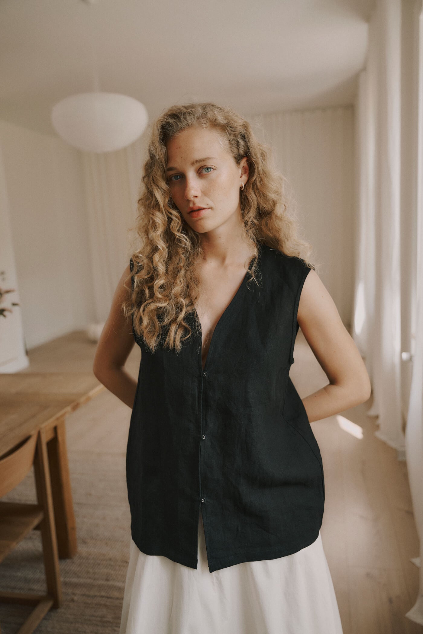 Billie linen vest - black
