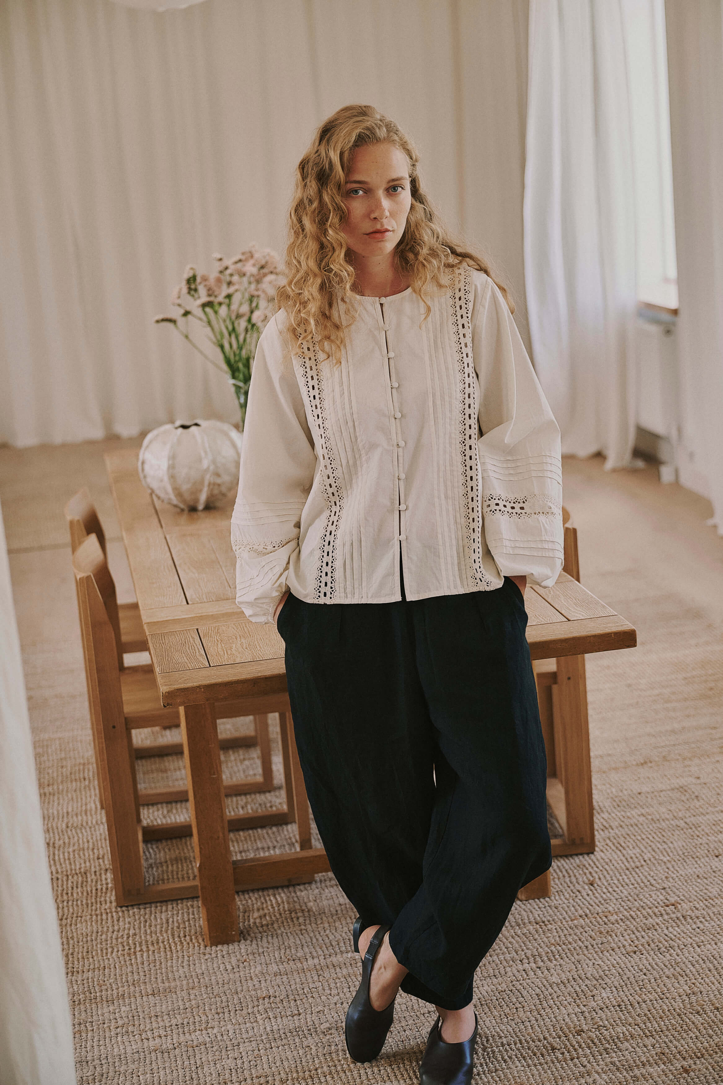 Billie barrel linen pants - black