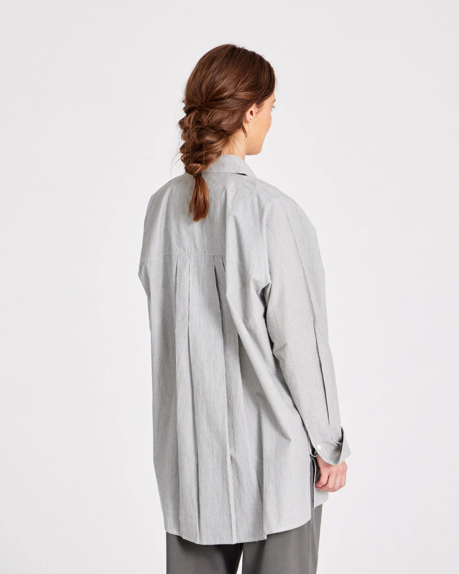 Bella_Raglan_L_S_Striped_Poplin_Long_Shirt_GOTS_243975-Top-GL19207-255_Dark_Grey_Ecru_Stripe-1_1.webp
