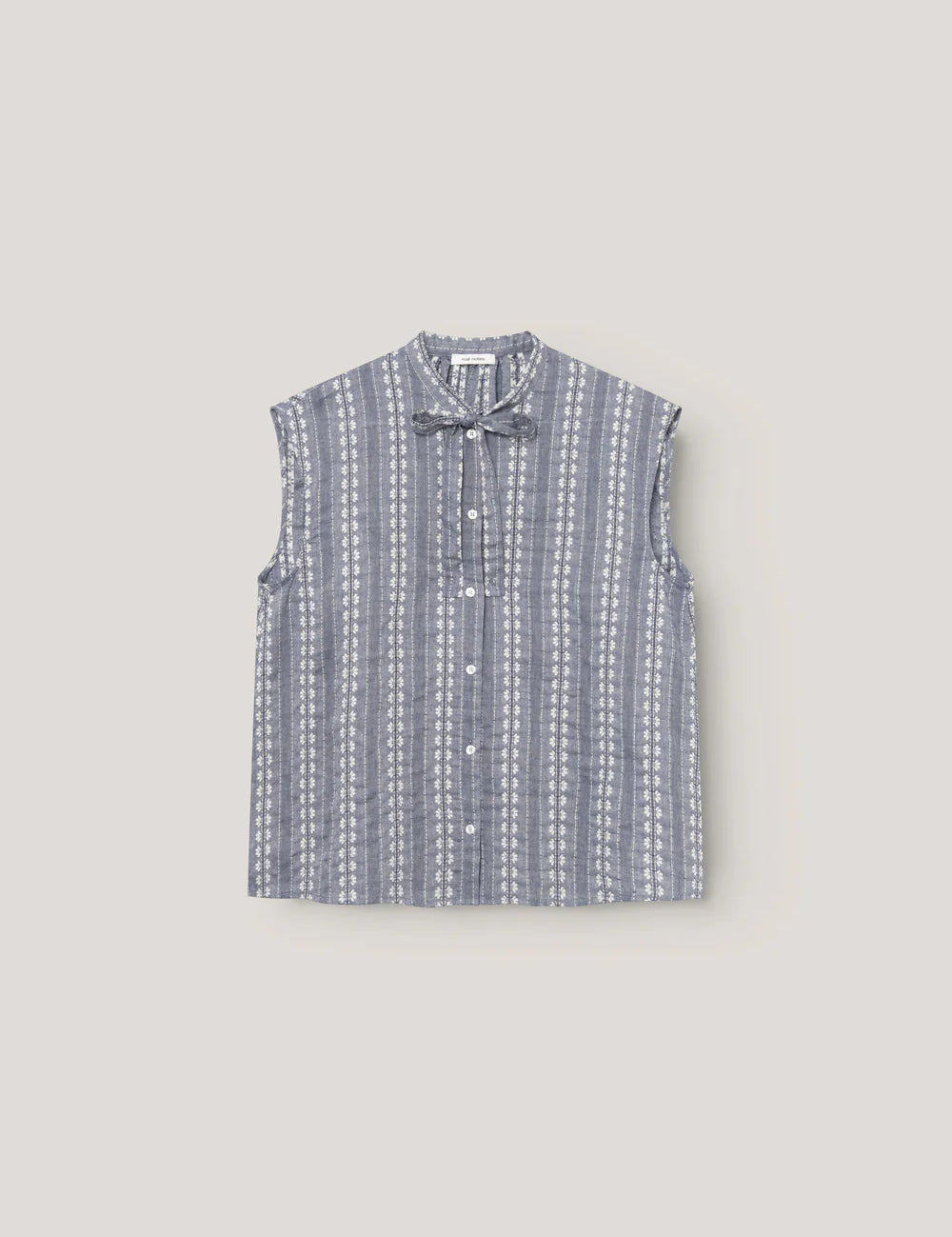 Benicia_Shirt-Shirt-26-2-470-1176-923_Chambray_Stripe-3.webp