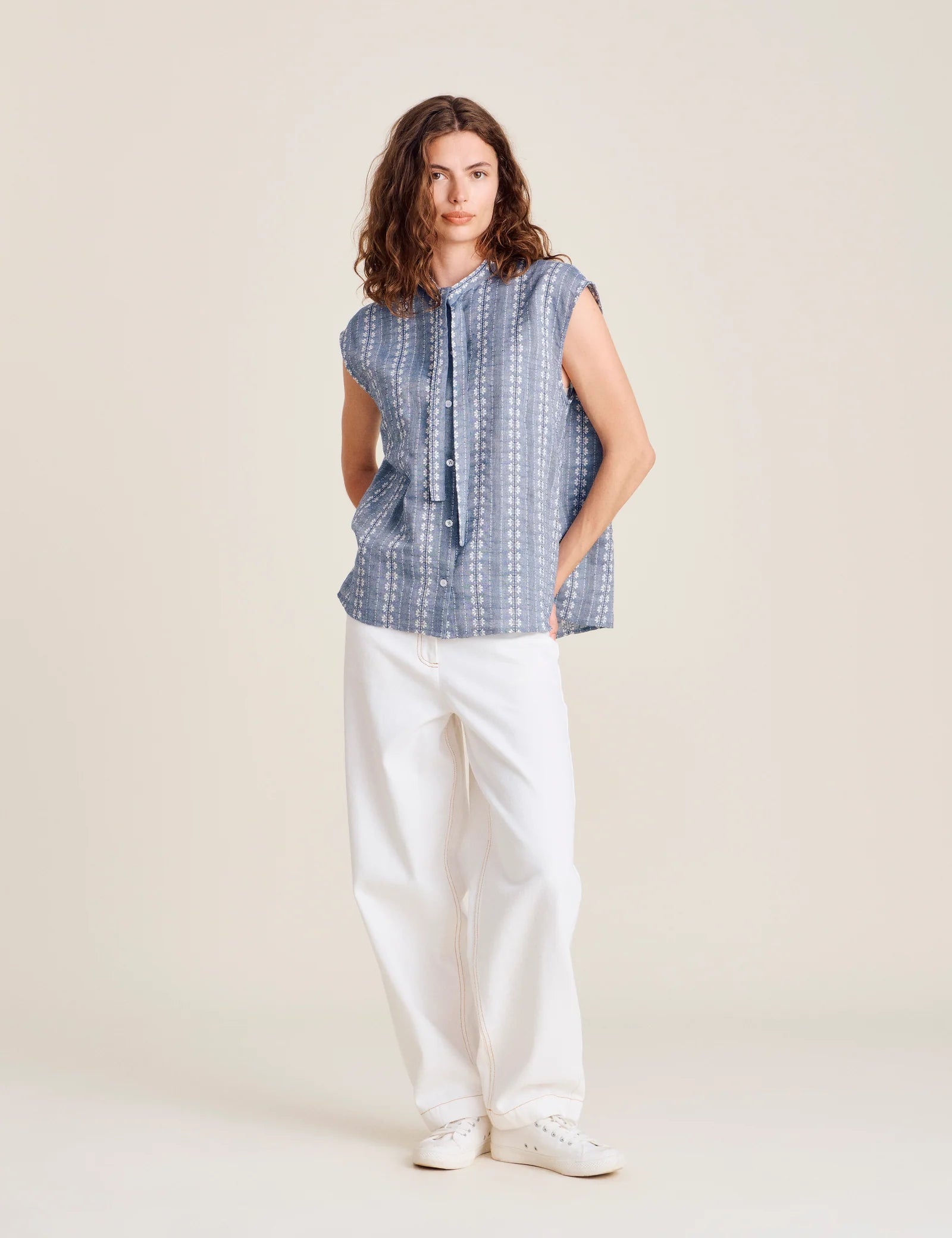 Benicia_Shirt-Shirt-26-2-470-1176-923_Chambray_Stripe.webp