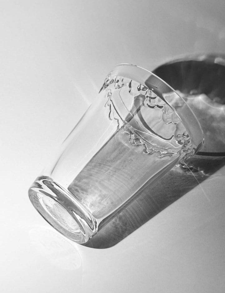 Bergs-Potter_kobenhavner_vase_glass_I7A0127_cropped_BW_jk_sm-723x1030.jpg