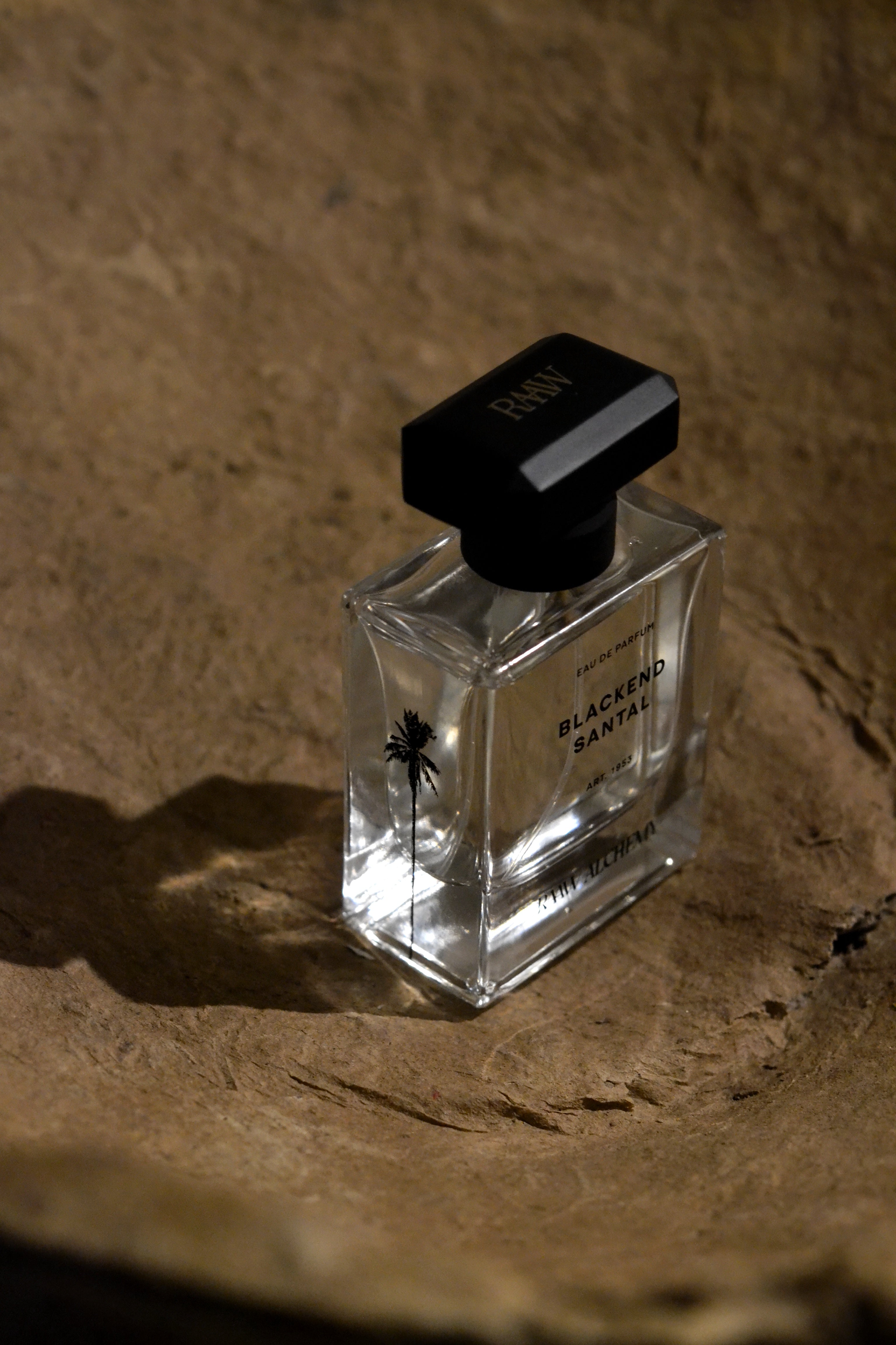 Blackened_Santal_Eau_De_Parfum_1_1_0ffe0bd1-3223-49a7-b6d0-04569b5428fc.jpg