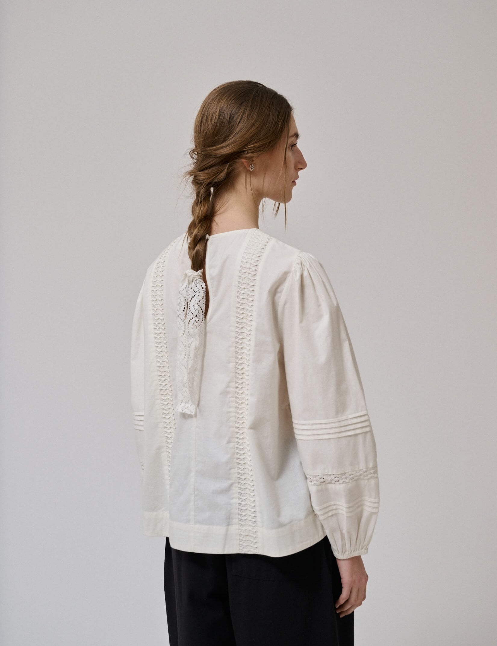 CLOVER-LS-BLOUSE-AM11027-WHITE-SAND-BACK.jpg