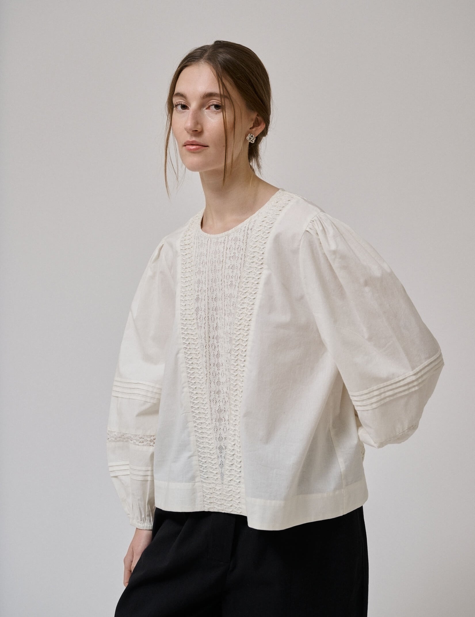 CLOVER-LS-BLOUSE-AM11027-WHITE-SAND-FRONT-2.jpg