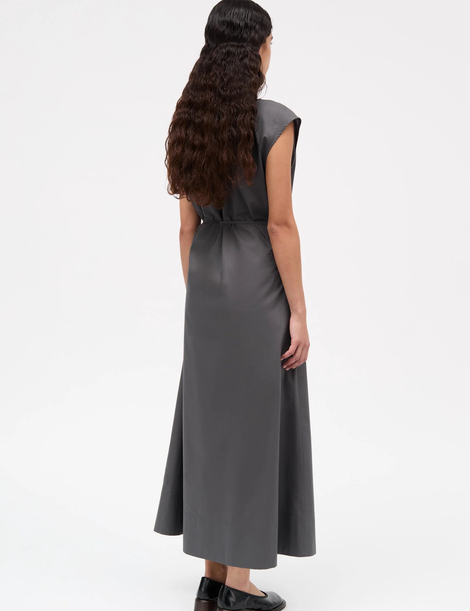 Daja_Sheer_Cotton_Organic-Dresses-25-2-259-3026-ANTRACIT-1_1600x_3798b77d-b4a1-4952-8b7f-1c6a240936d3.webp