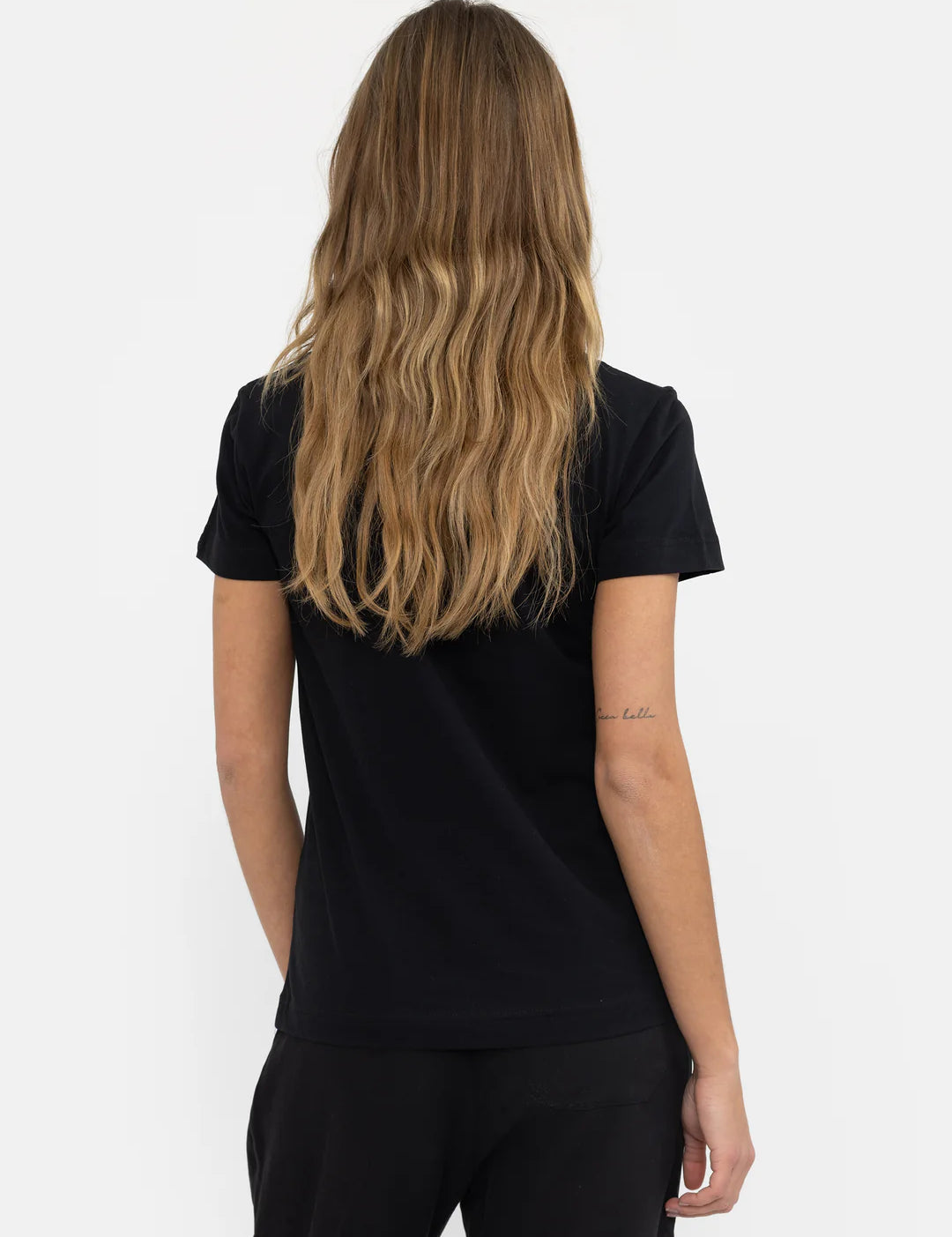 ESSigne_T-shirt_GOTS-T-shirt_and_Tops-ES1019-001_Black-1_1080x_e95a6de3-6d81-42e7-ab55-9f7209f85632.webp
