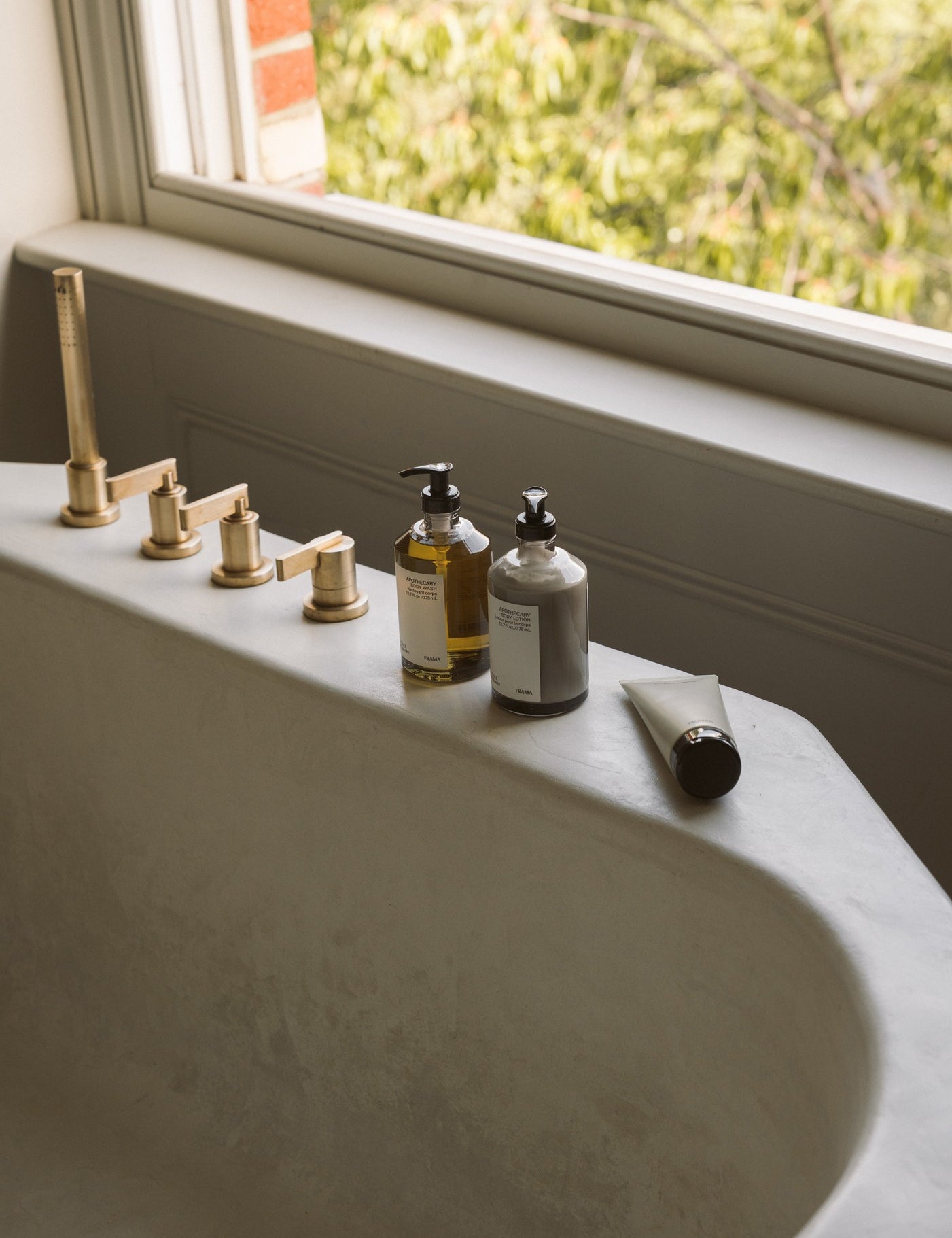 FRAMA-Body-Scrub-Context-Image-22.jpg