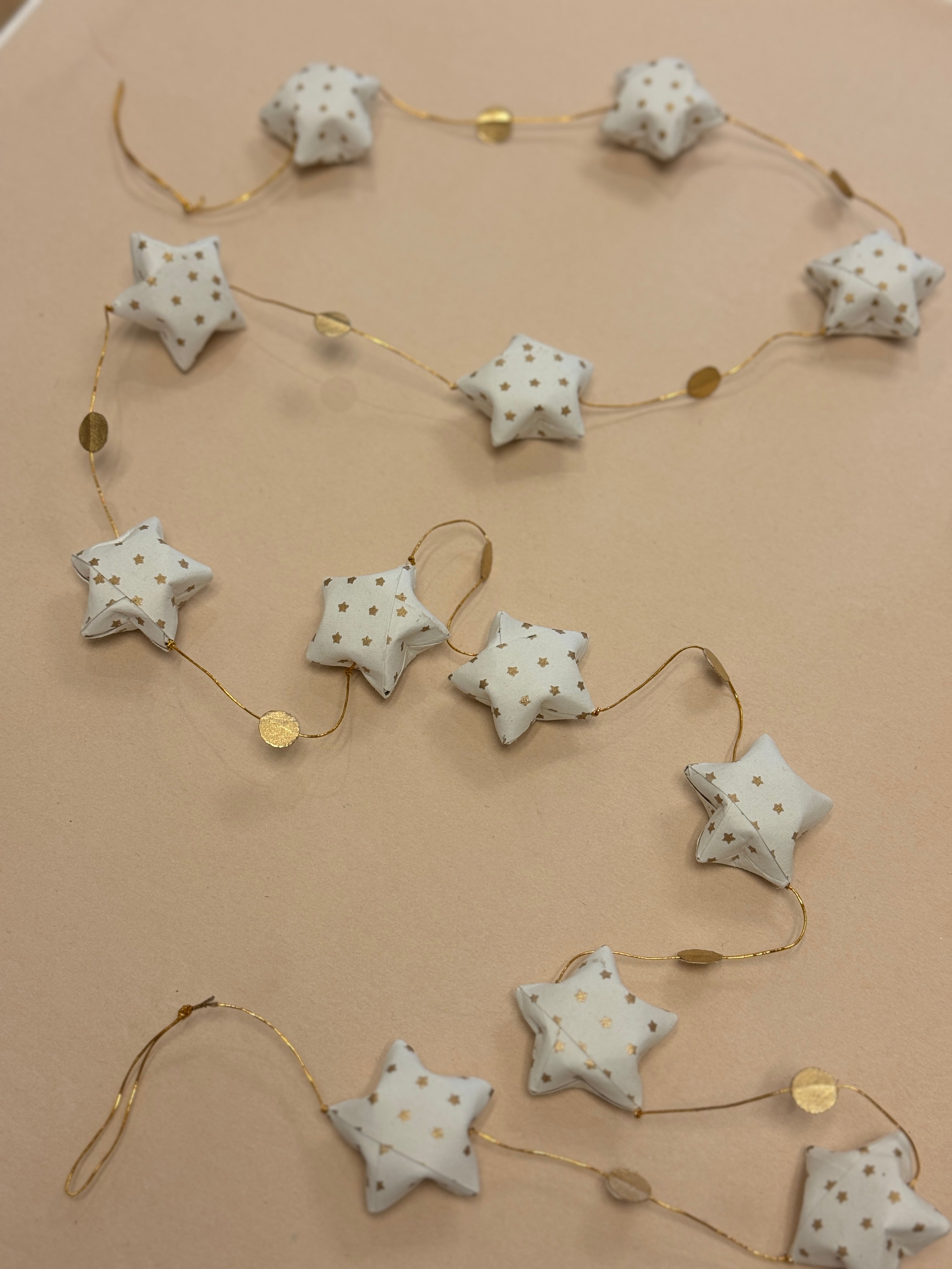Guirlande med stjerner i æske