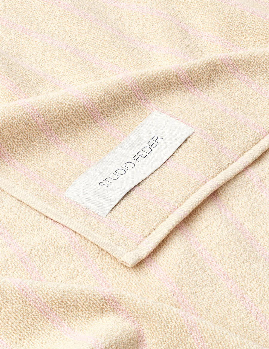 GO1109610_BLOSSOM_RAIN_3_900x_36aa5efa-886e-4153-b927-b2ad8bd15044.webp