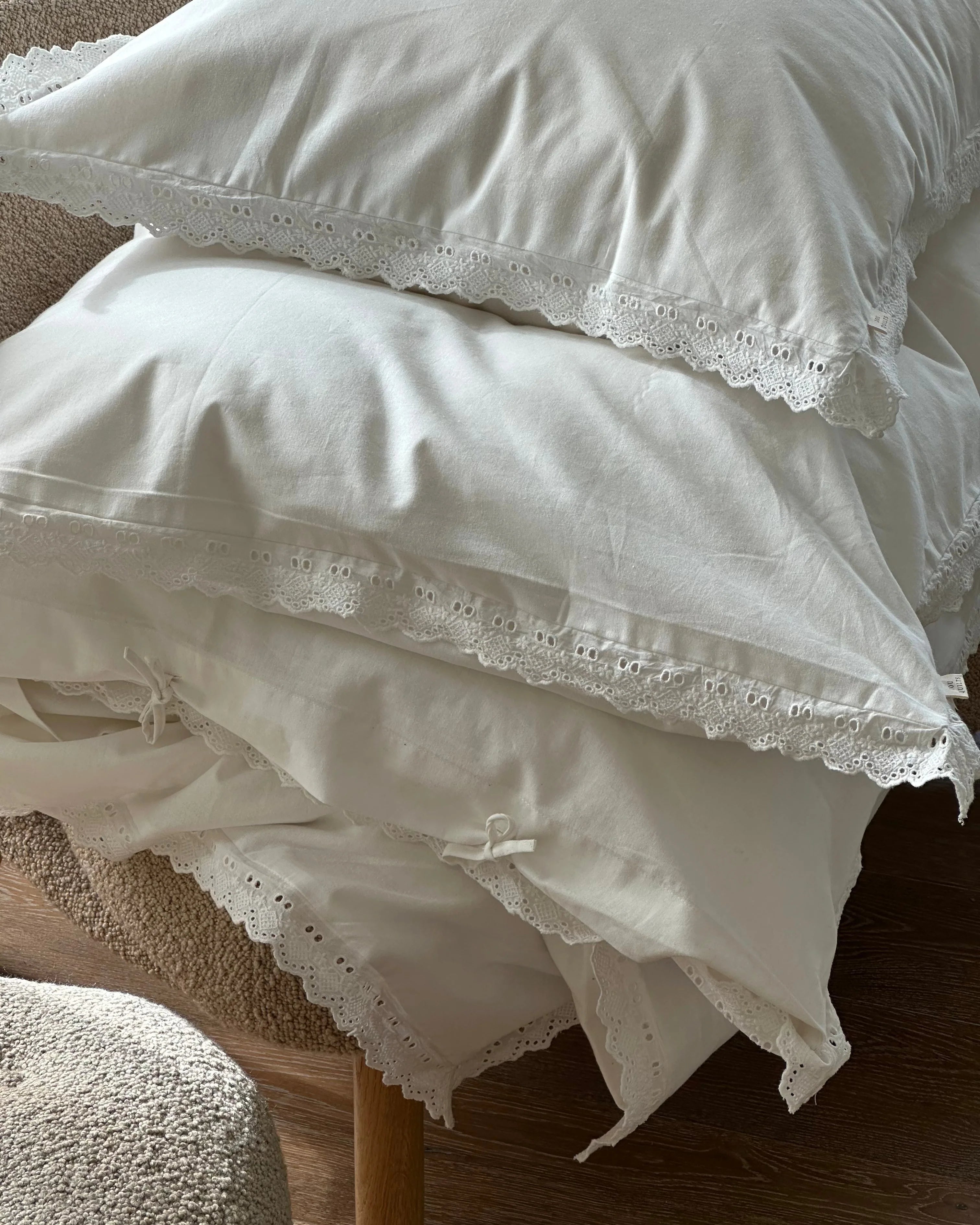 Jou Quilts · Sengetøj med broderie anglaise