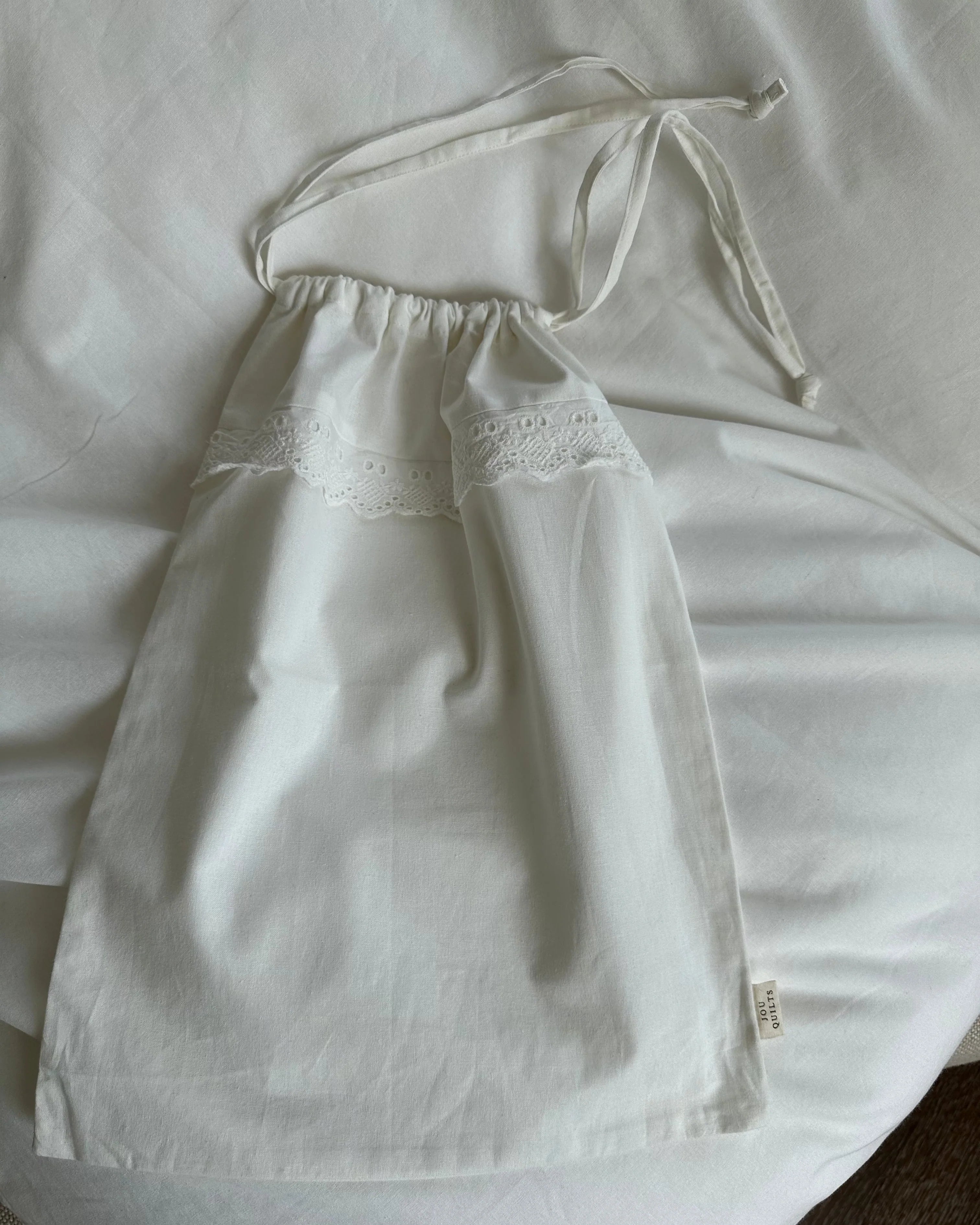 Jou Quilts · Sengetøj med broderie anglaise