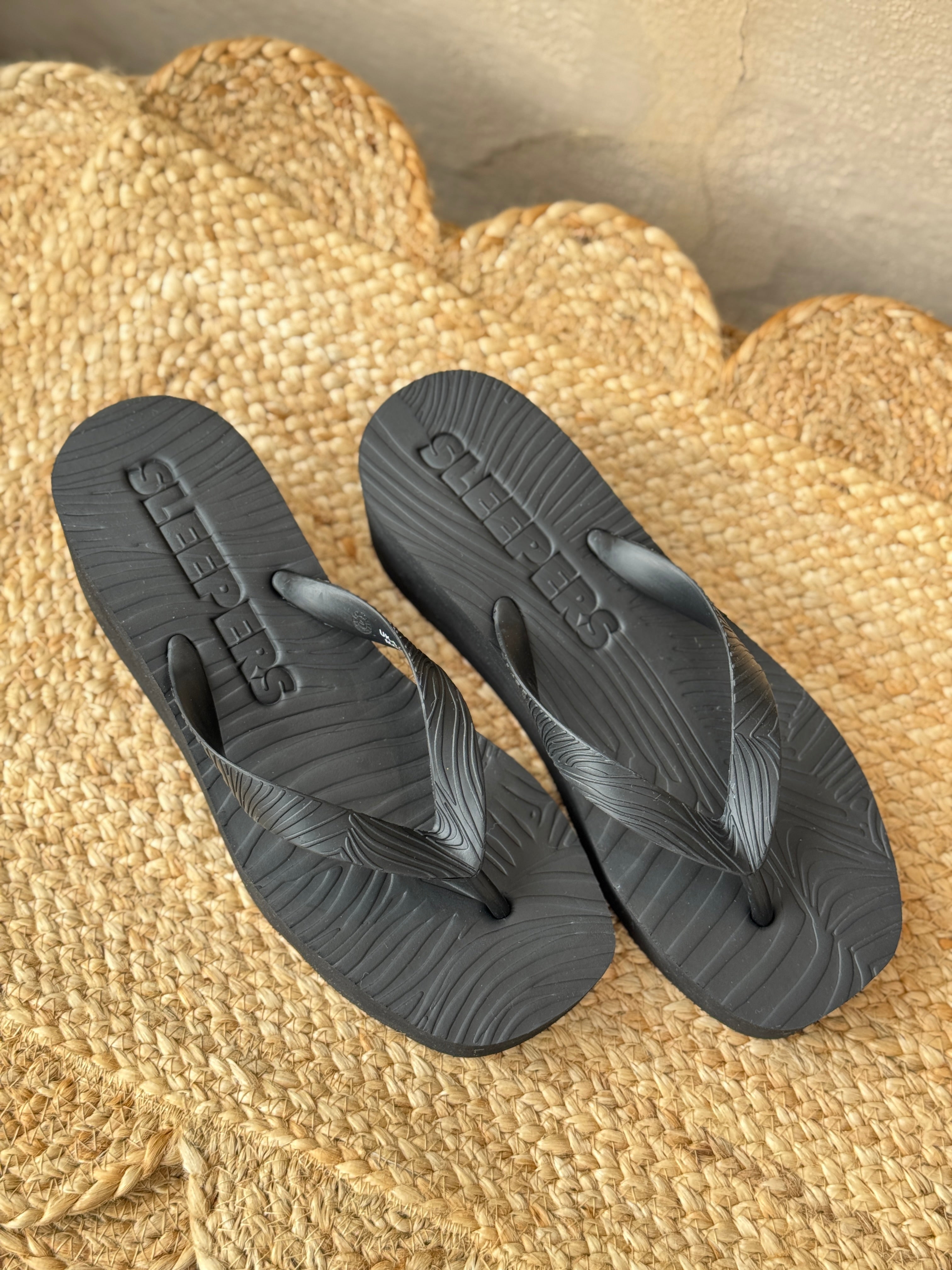 Sleepers High platform flip flops - black