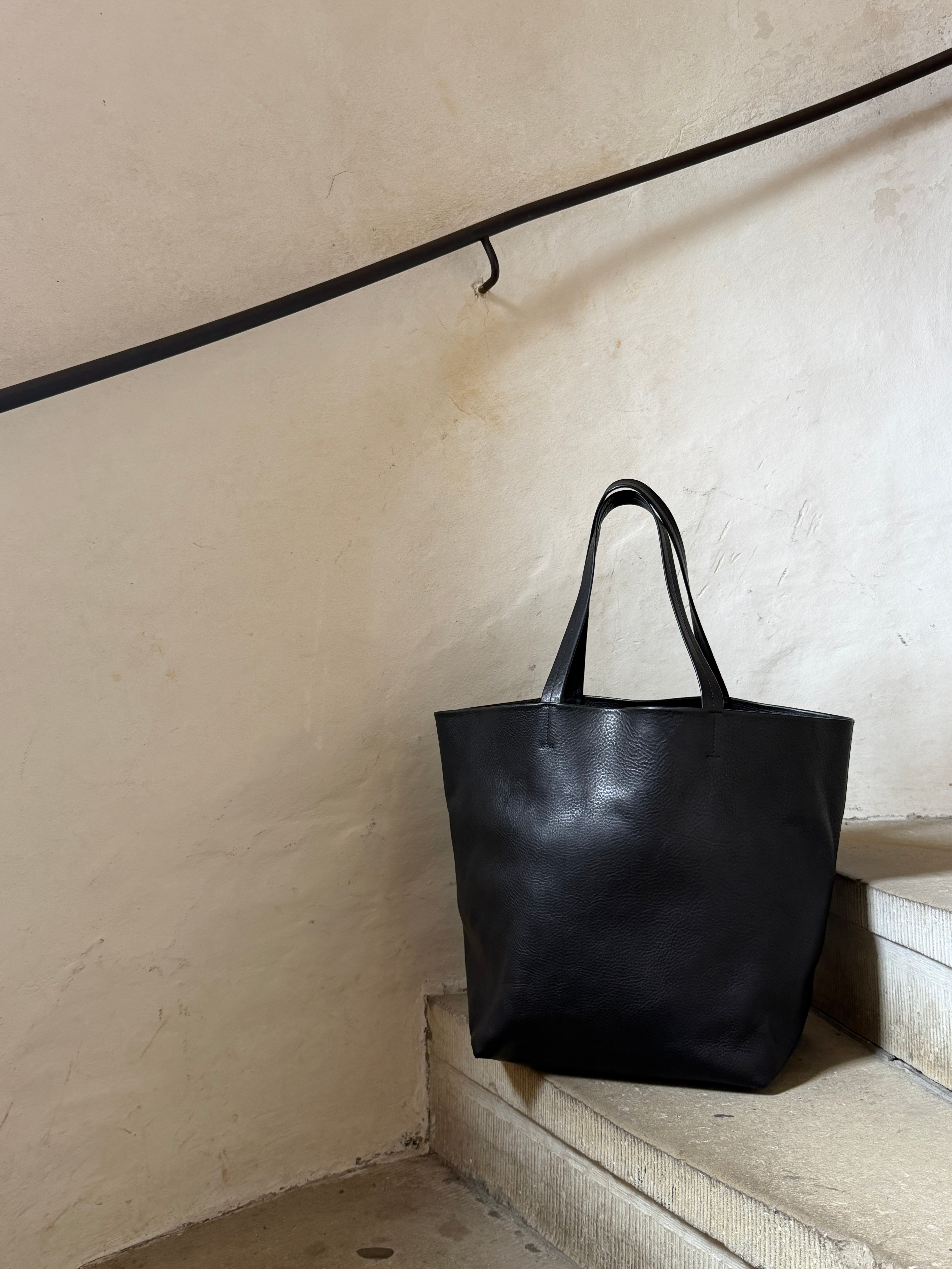 Full grain leather tote bag, Black