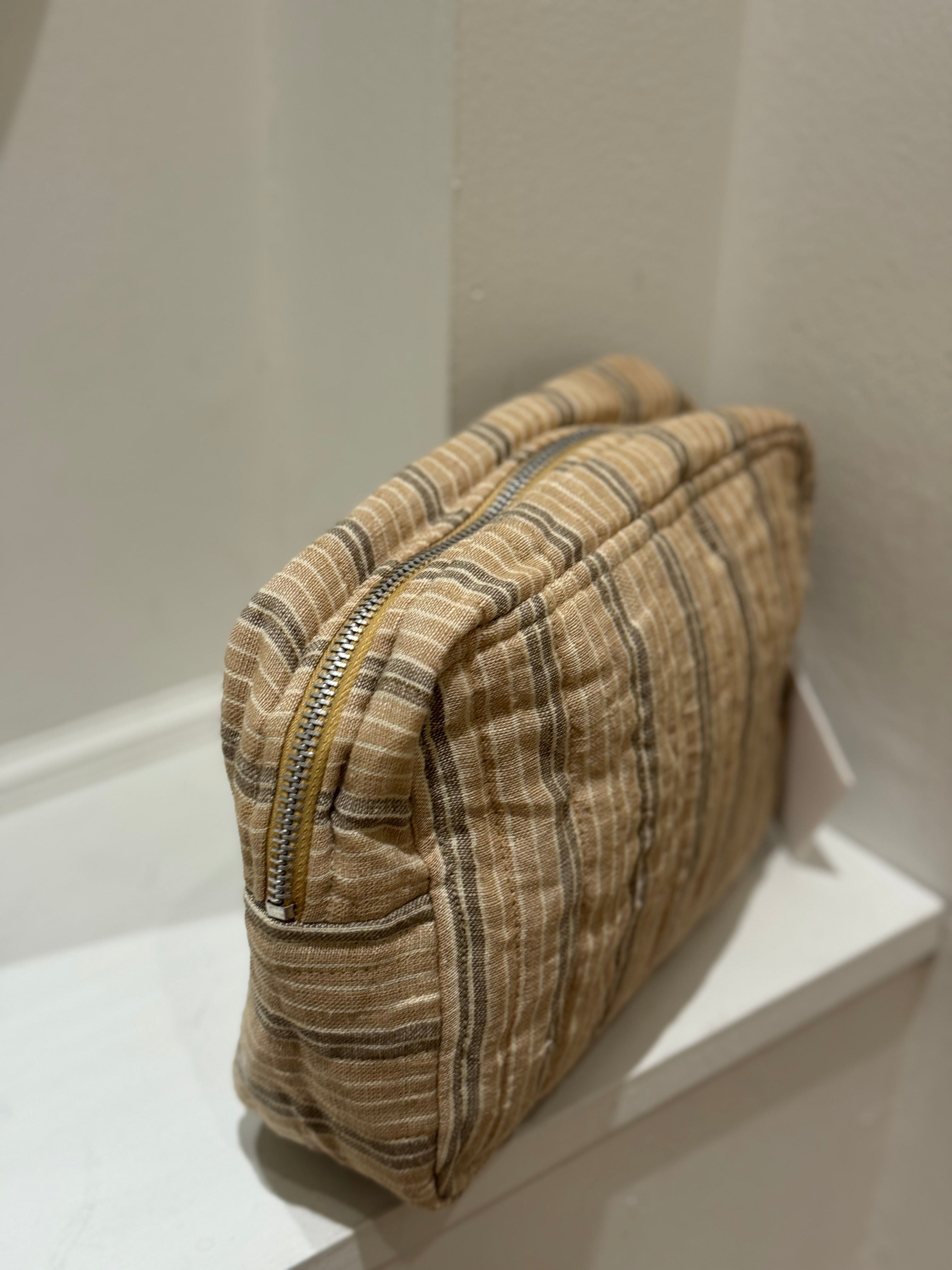 Makeup bag