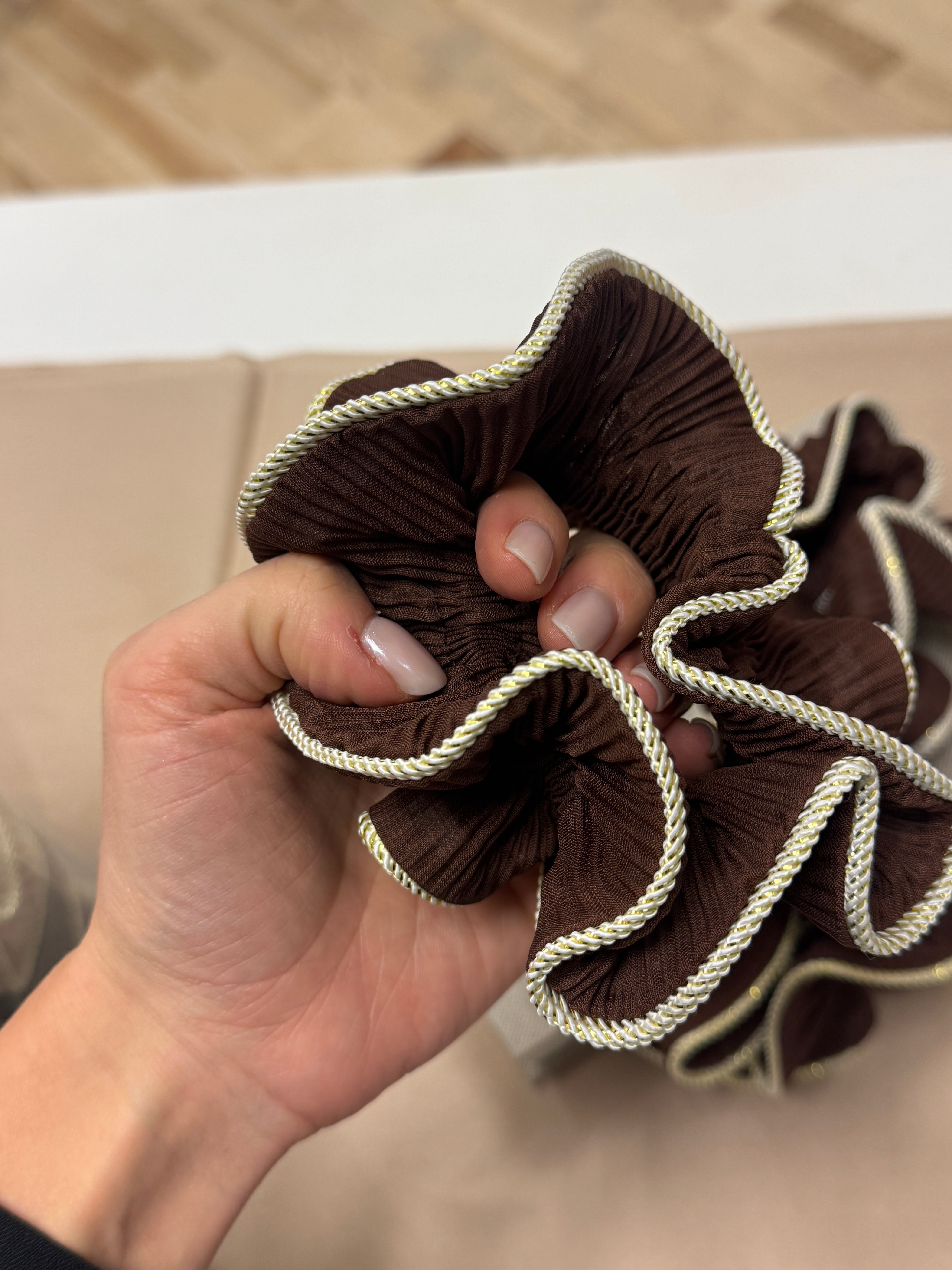 Scrunchie - brown