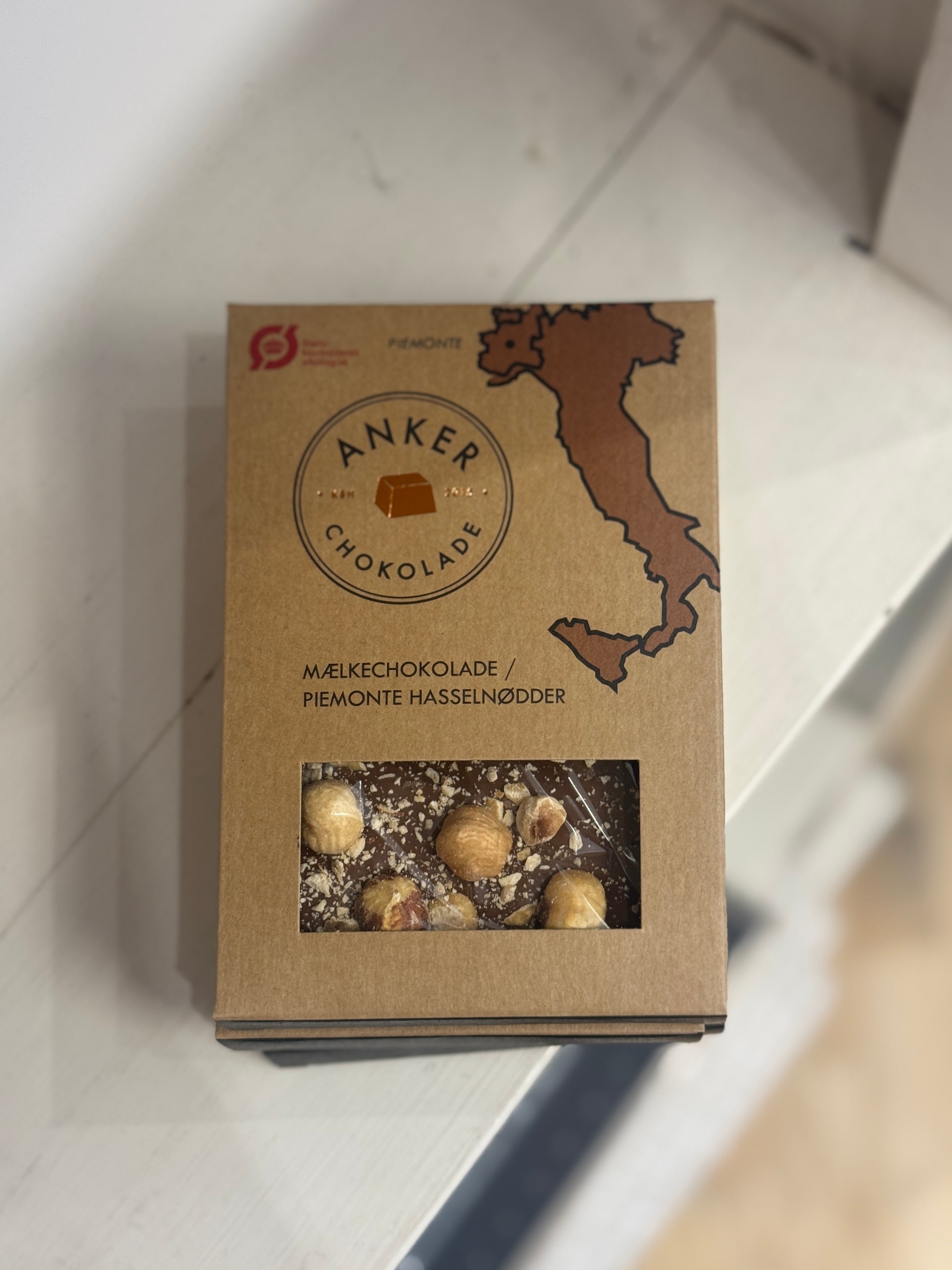 Pladechokolade - mælkechokolade og piemonte hasselnødder