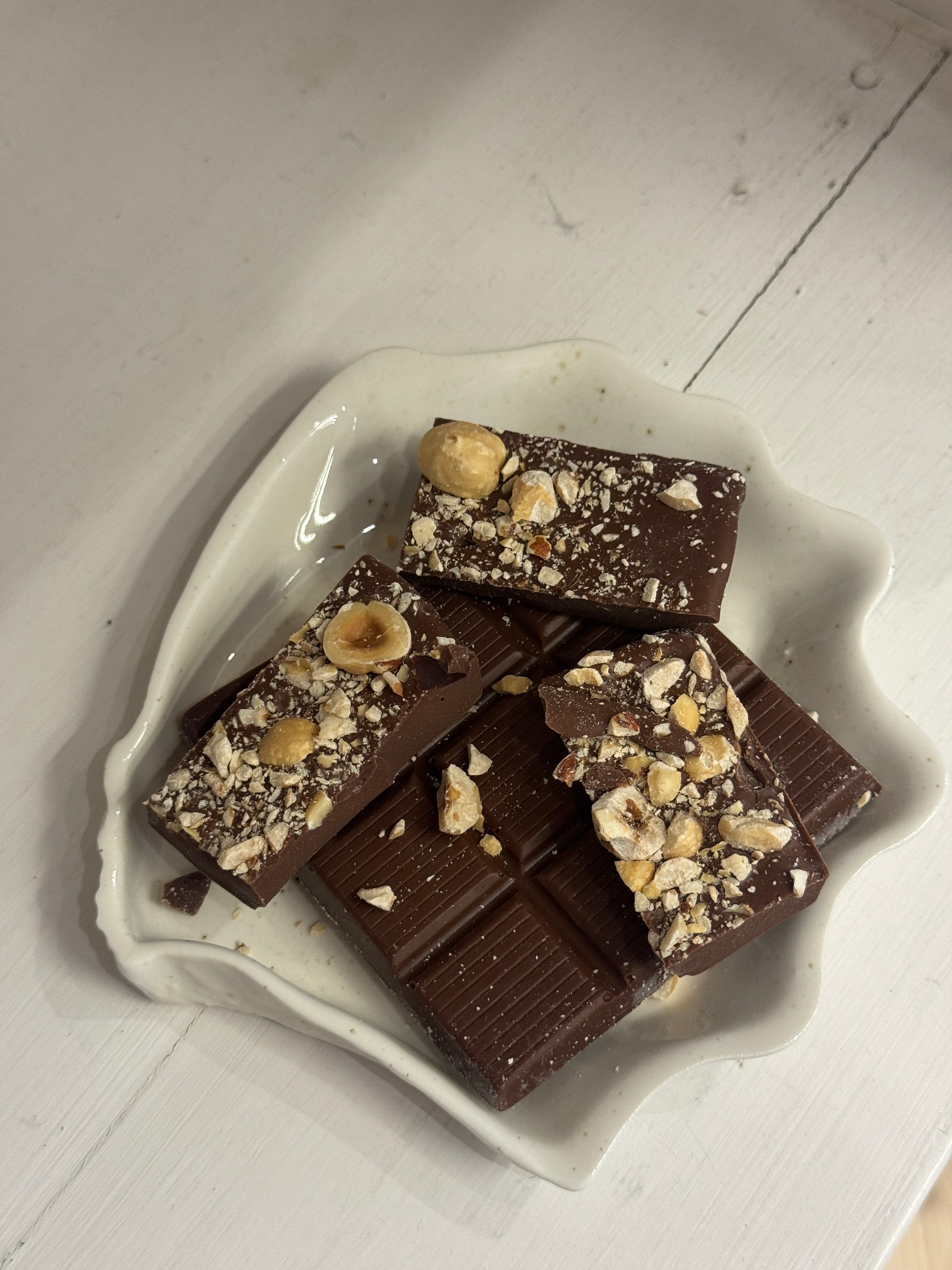 Pladechokolade - mælkechokolade og piemonte hasselnødder
