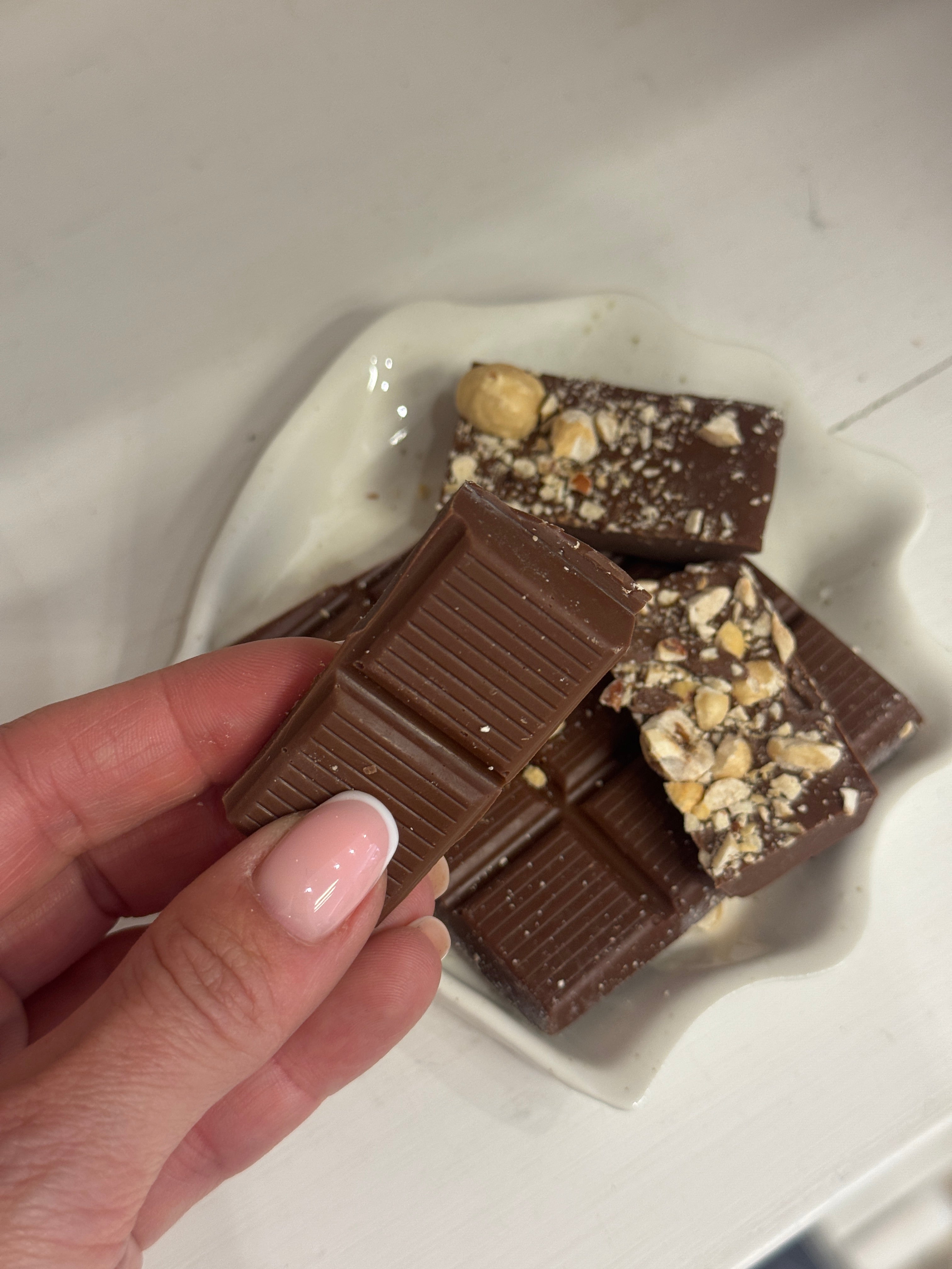 Pladechokolade - mælkechokolade og piemonte hasselnødder