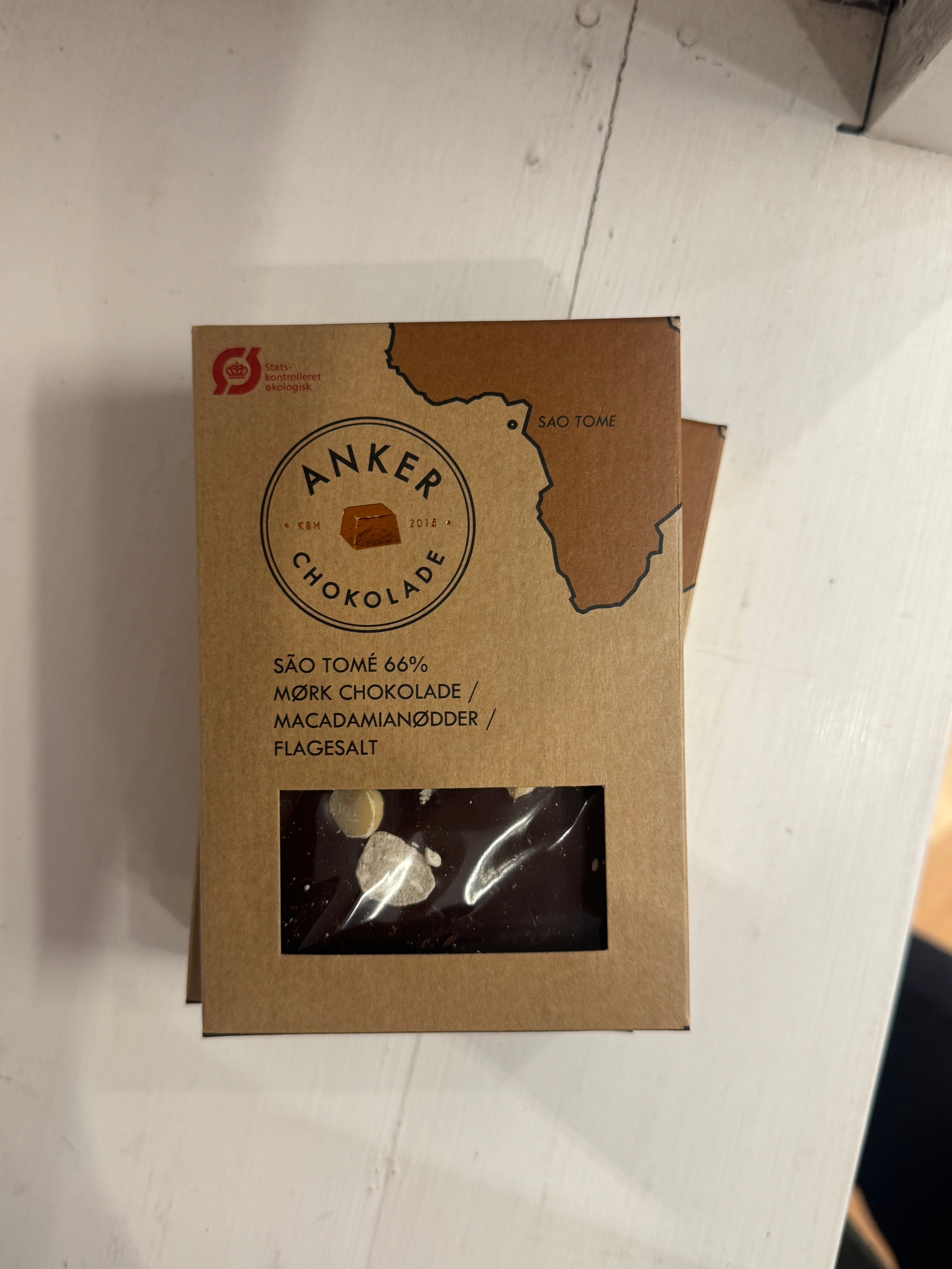 Pladechokolade - Mørk chokolade (66%), macadamianødder og flagesalt