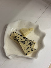 Pladechokolade - Hvid chokolade og italiensk lakrids granulat
