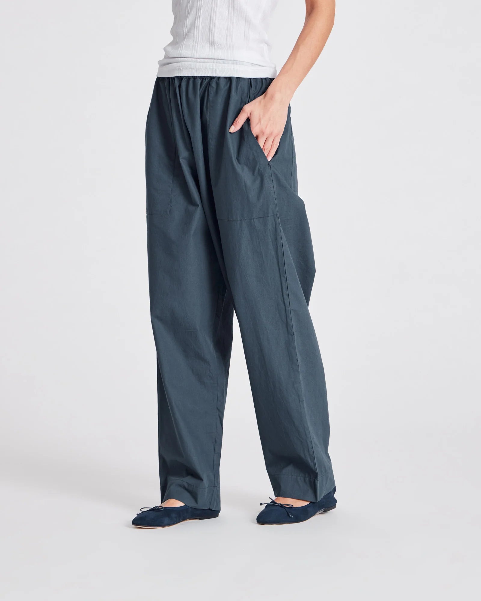 Jasmin_Poplin_Pants_GOTS-Pants_Shorts-GL19211-472_Denim_Blue-1.webp