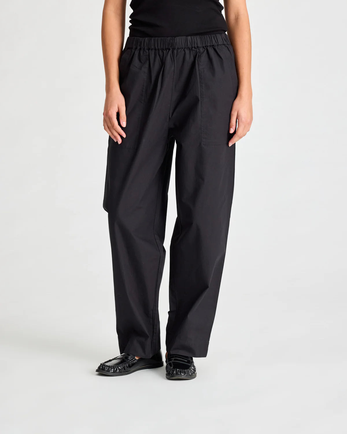 Jasmin_Poplin_Pants_GOTS-Pants_Shorts-GL19211-650_Black-1.webp