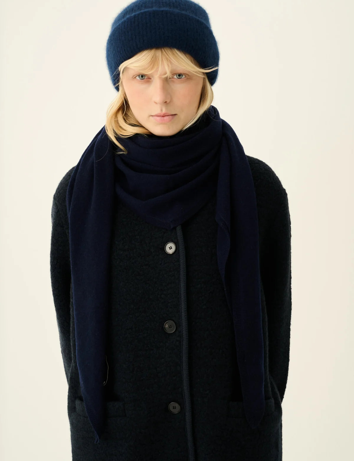 KITTI_CASHMERE_SILK-Beanies-25-4_478_0299-ECLIPSE_NAVY-1_9b3dc8c1-8cce-4ec5-8c78-374c38e996f3.webp