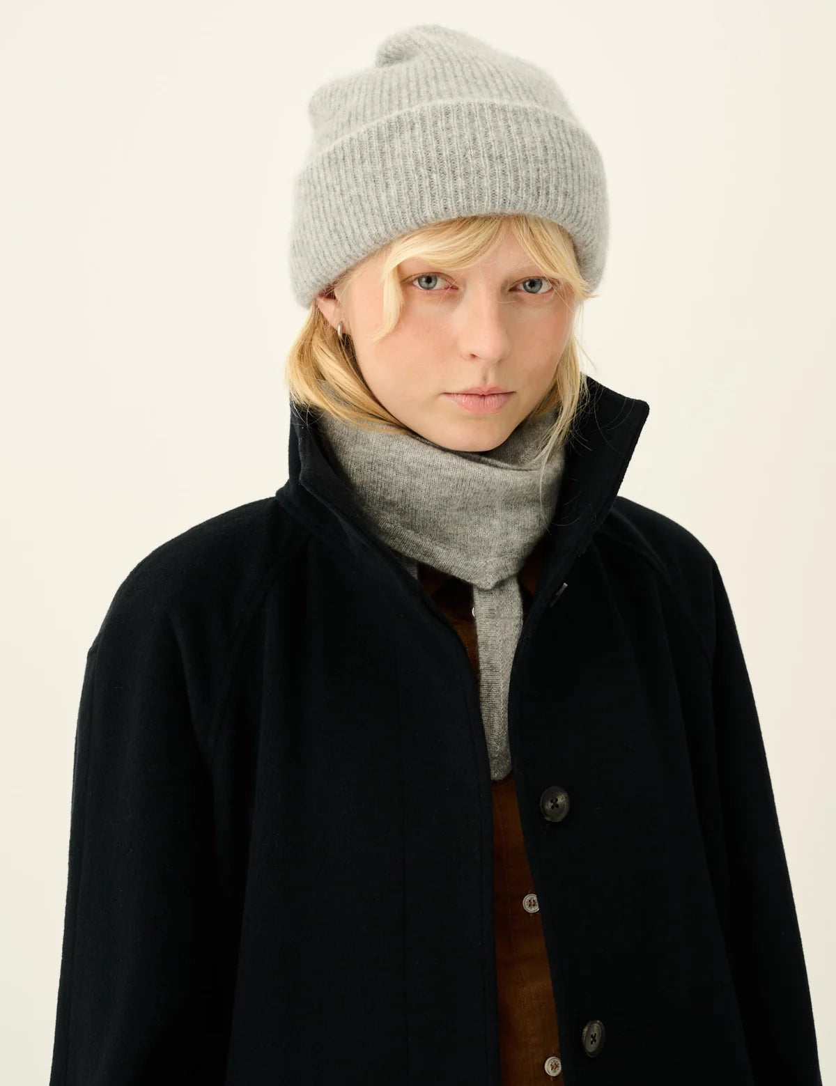 KITTI_CASHMERE_SILK-Beanies-25-4_478_0299-FLINT.webp