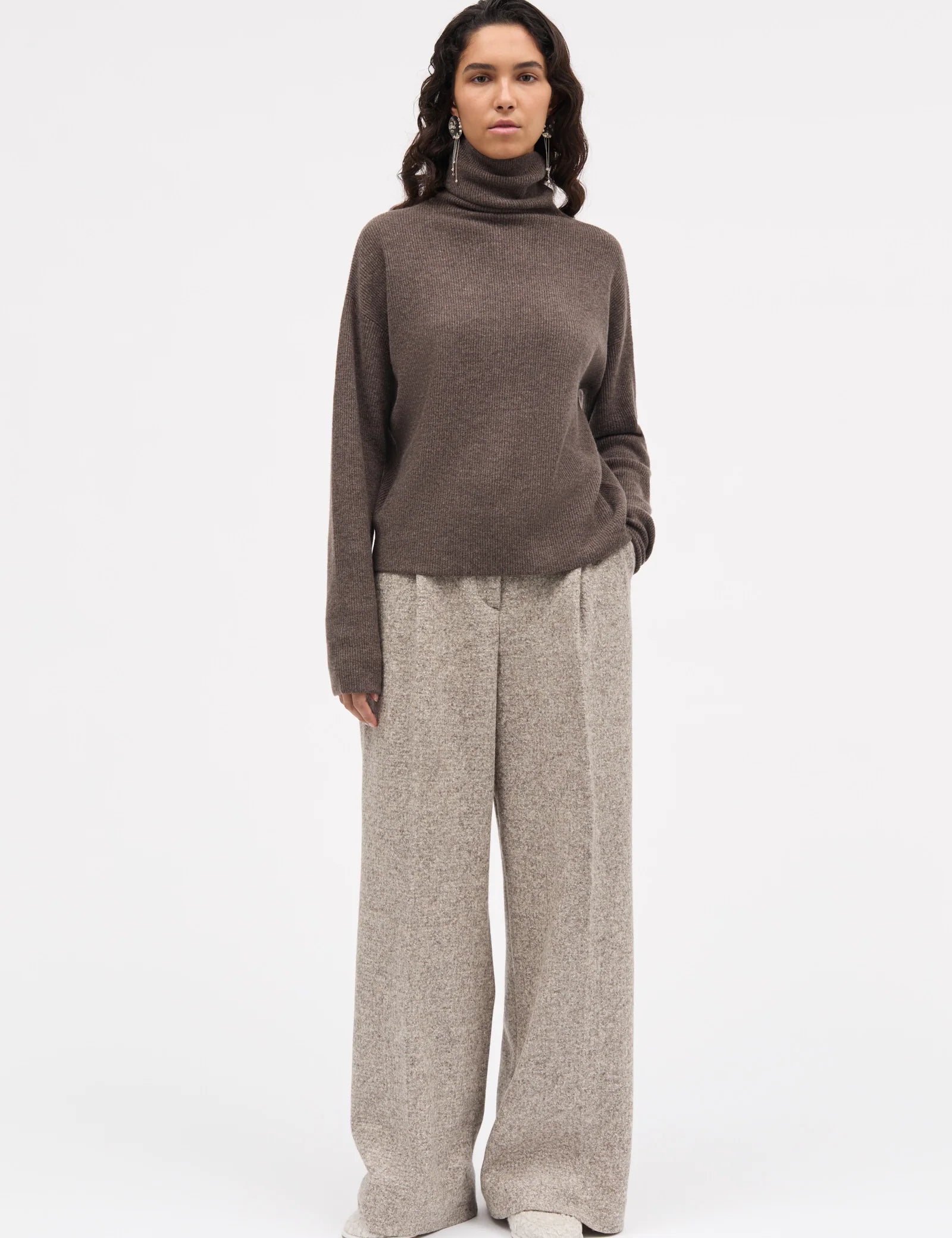 Krystal_Cashmere-Sweater-25-4-066-3304-MINK_1600x_0dbd7e3c-5453-4301-9b0f-a433fd2adccf.webp